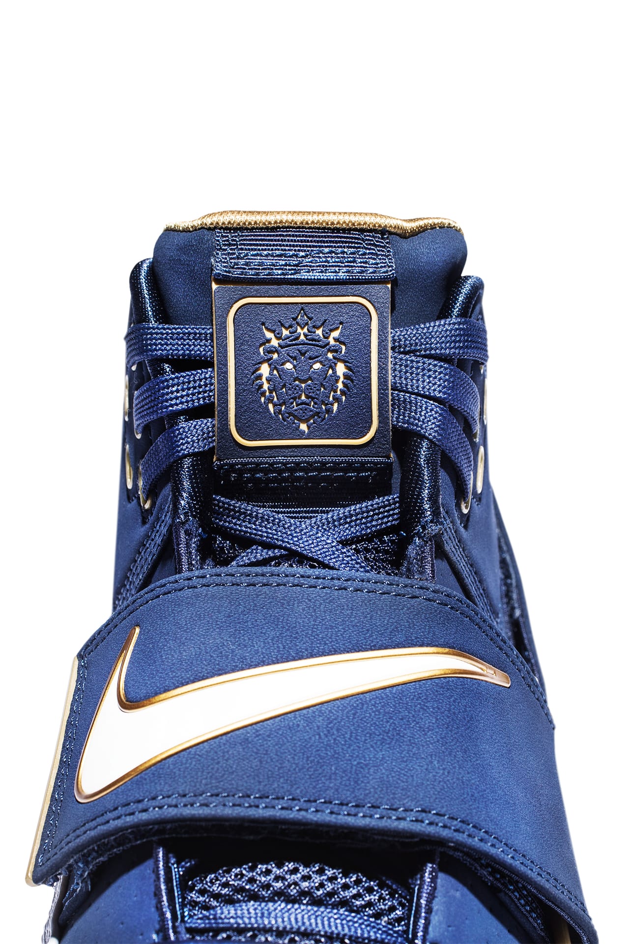 Pod pokličkou: LeBron Soldier 1