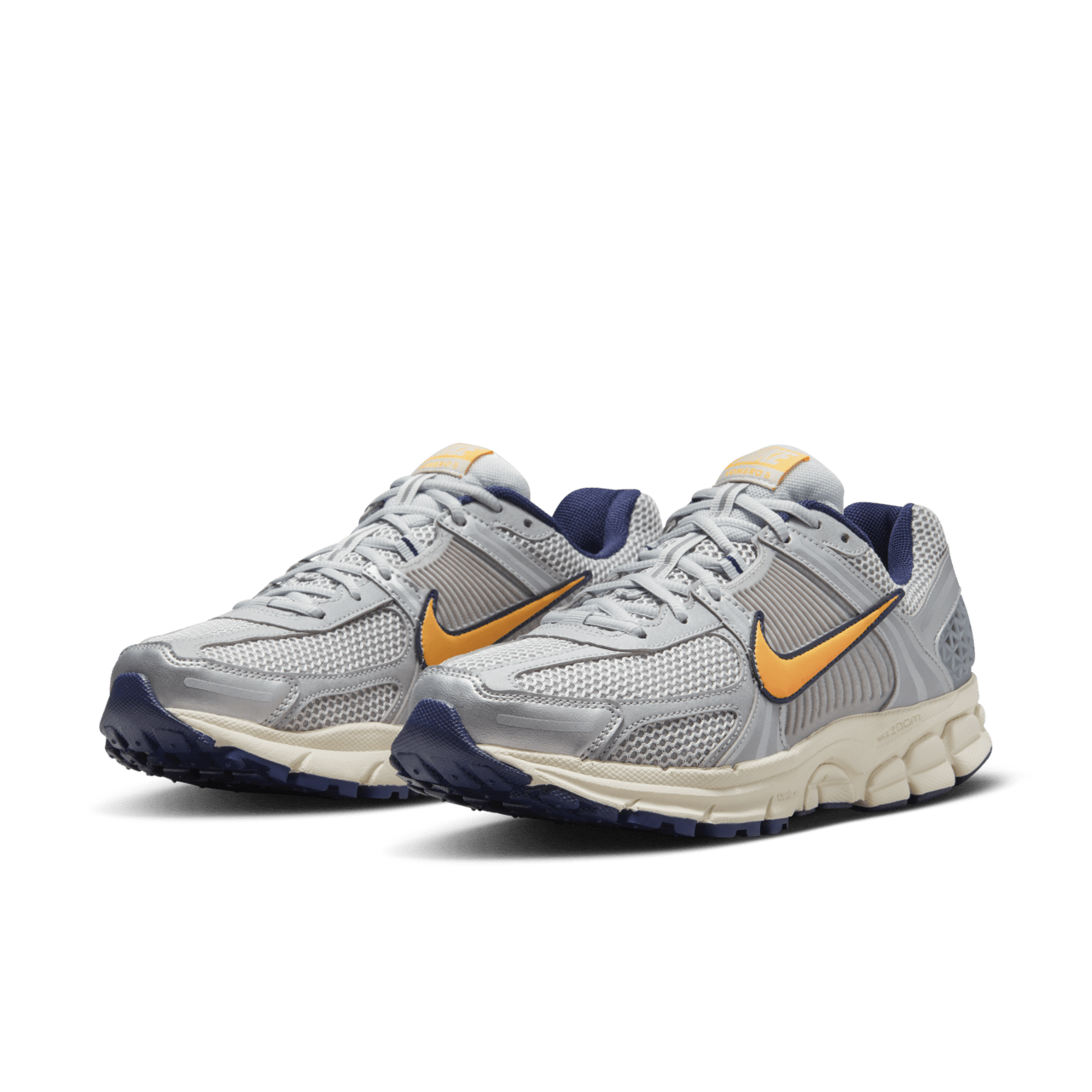 Fecha de lanzamiento del Zoom Vomero 5 "Pure Platinum and Laser Orange" (FJ4151-001)