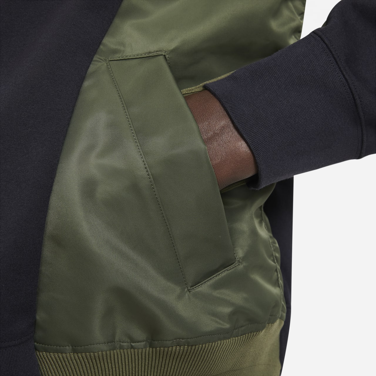 วันเปิดตัว Nike x sacai Apparel Collection