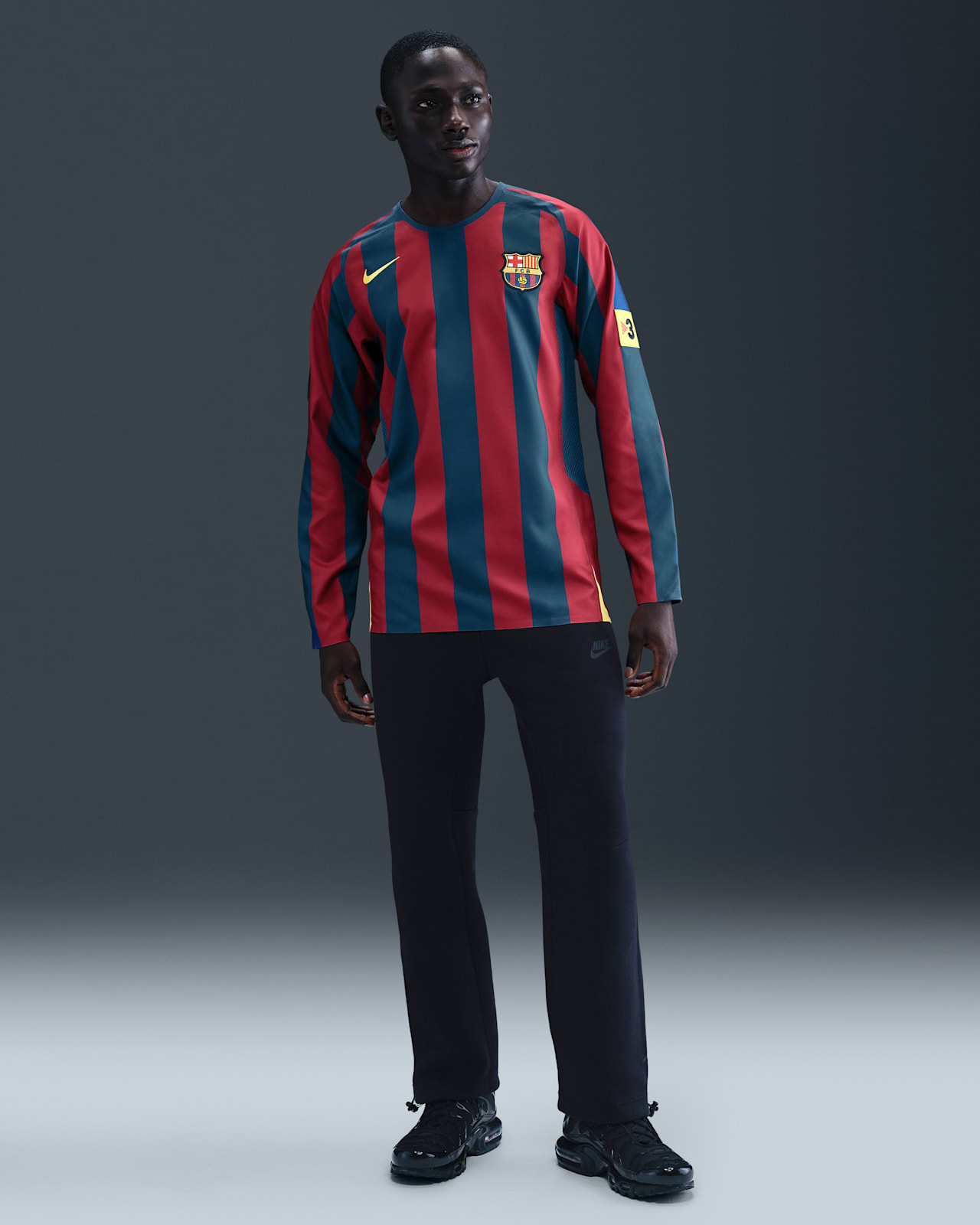 FC 바르셀로나 2005/06 레트로 Apparel Collection 출시일. Nike SNKRS