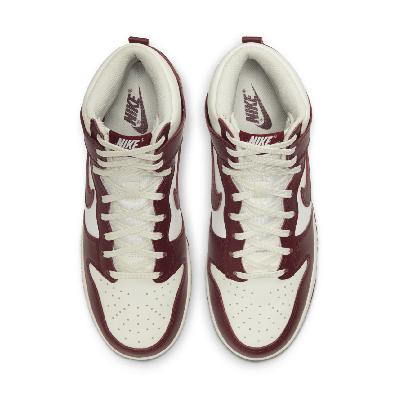 วันเปิดตัว Dunk High “Team Red” ผู้หญิง
