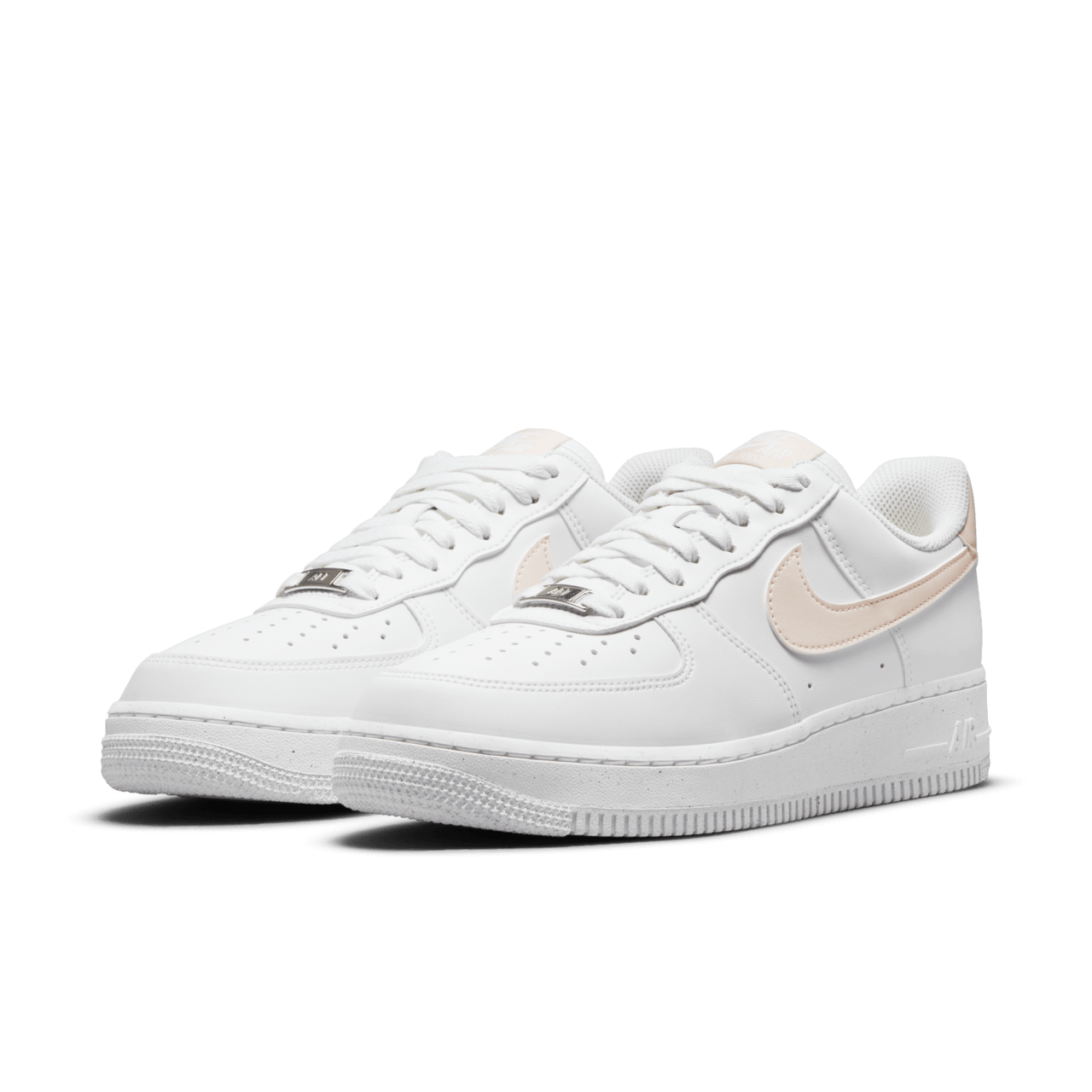 【NIKE公式】レディース エア フォース 1 ネクスト ネイチャー 'White and Pale Coral' (DC9486-100 / W AF 1 '07 VEGAN)