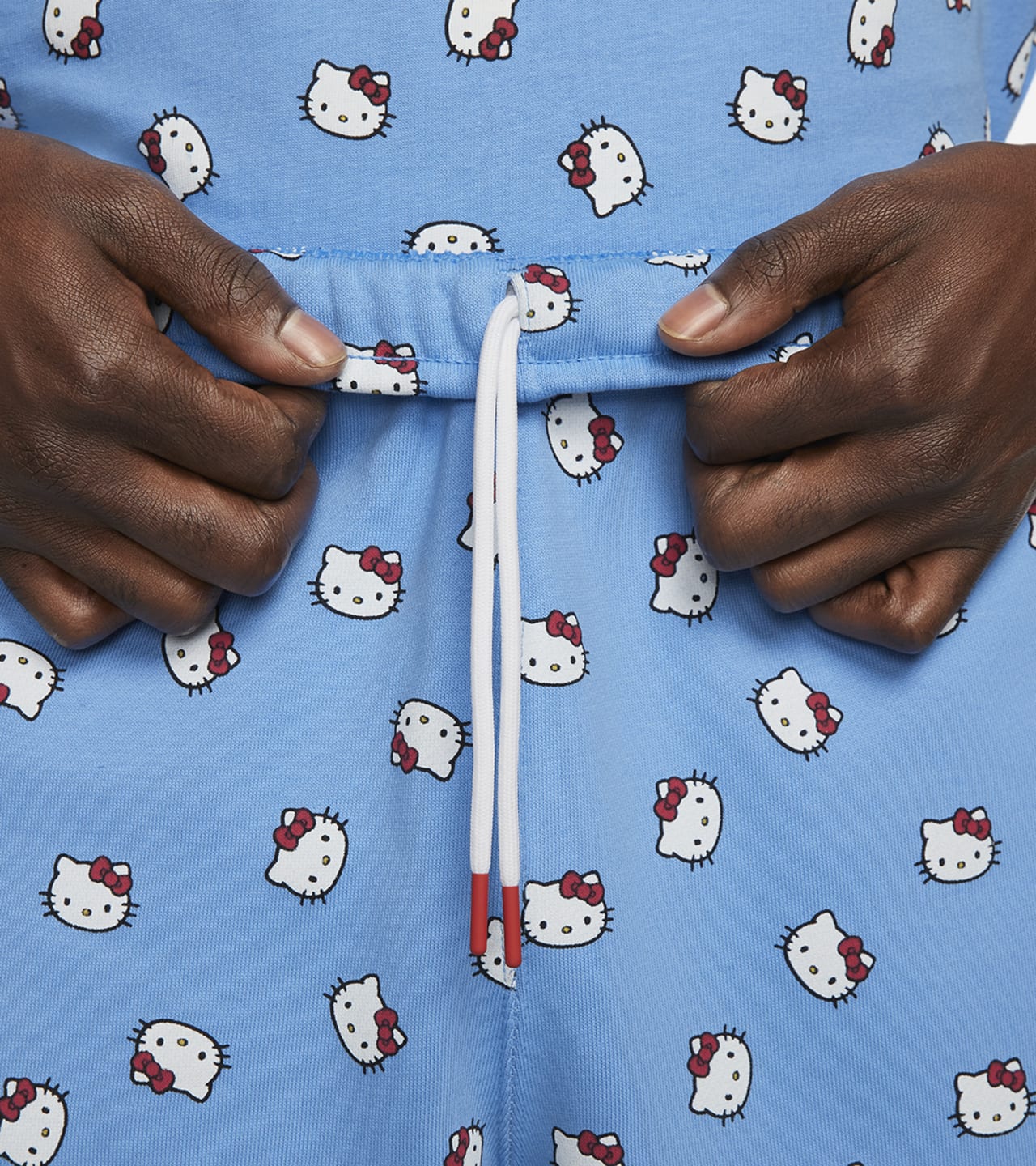 Nike x Hello Kitty® Giysi Koleksiyonu Lansman Tarihi