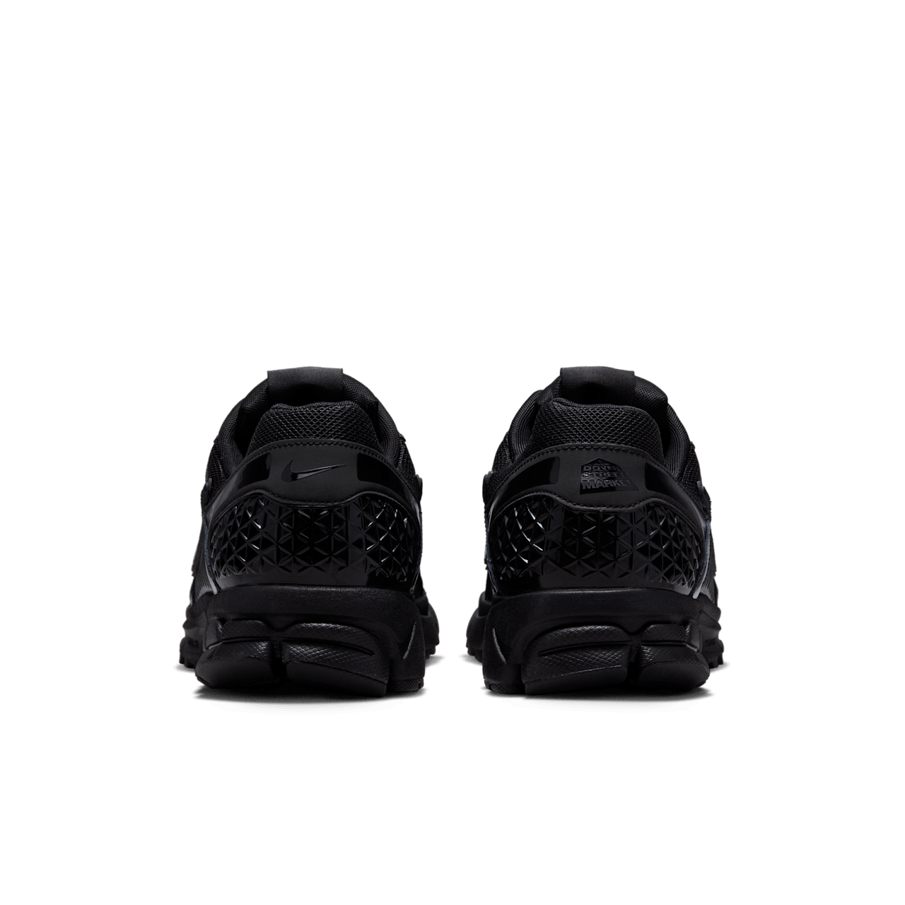 Data de llançament de les Zoom Vomero 5 x Dover Street Market "Triple Black" (FZ3313-001)