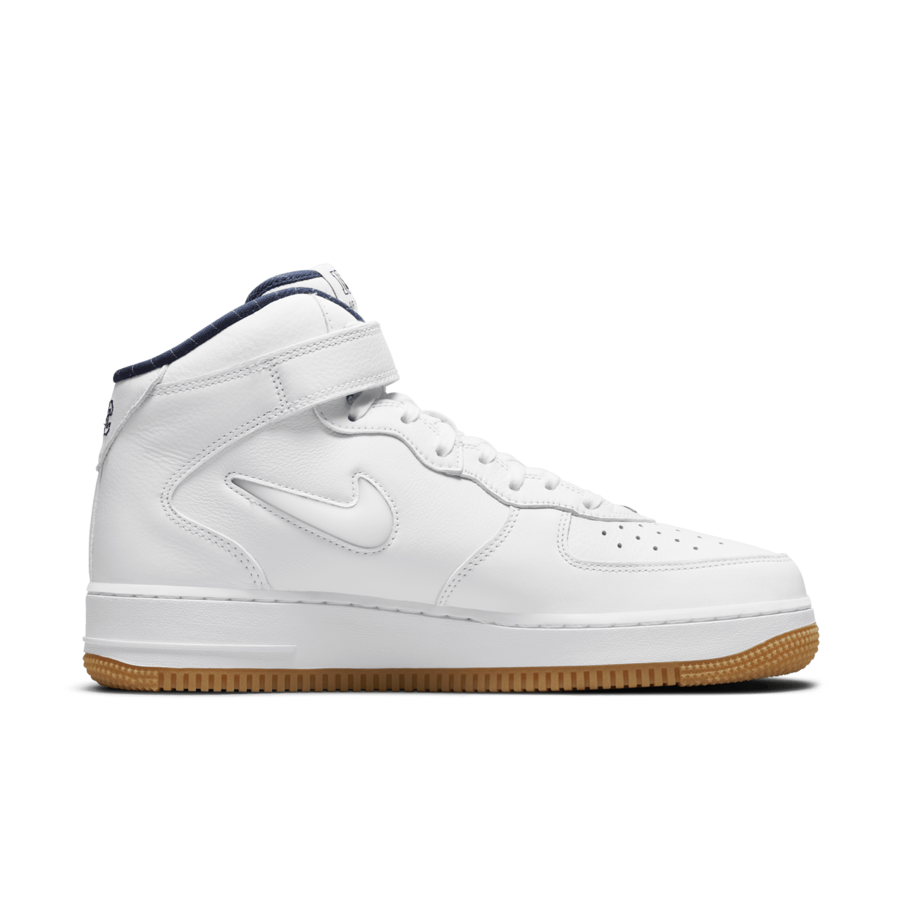 Date de sortie de la Air Force 1 Mid Jewel « NYC Midnight Navy »