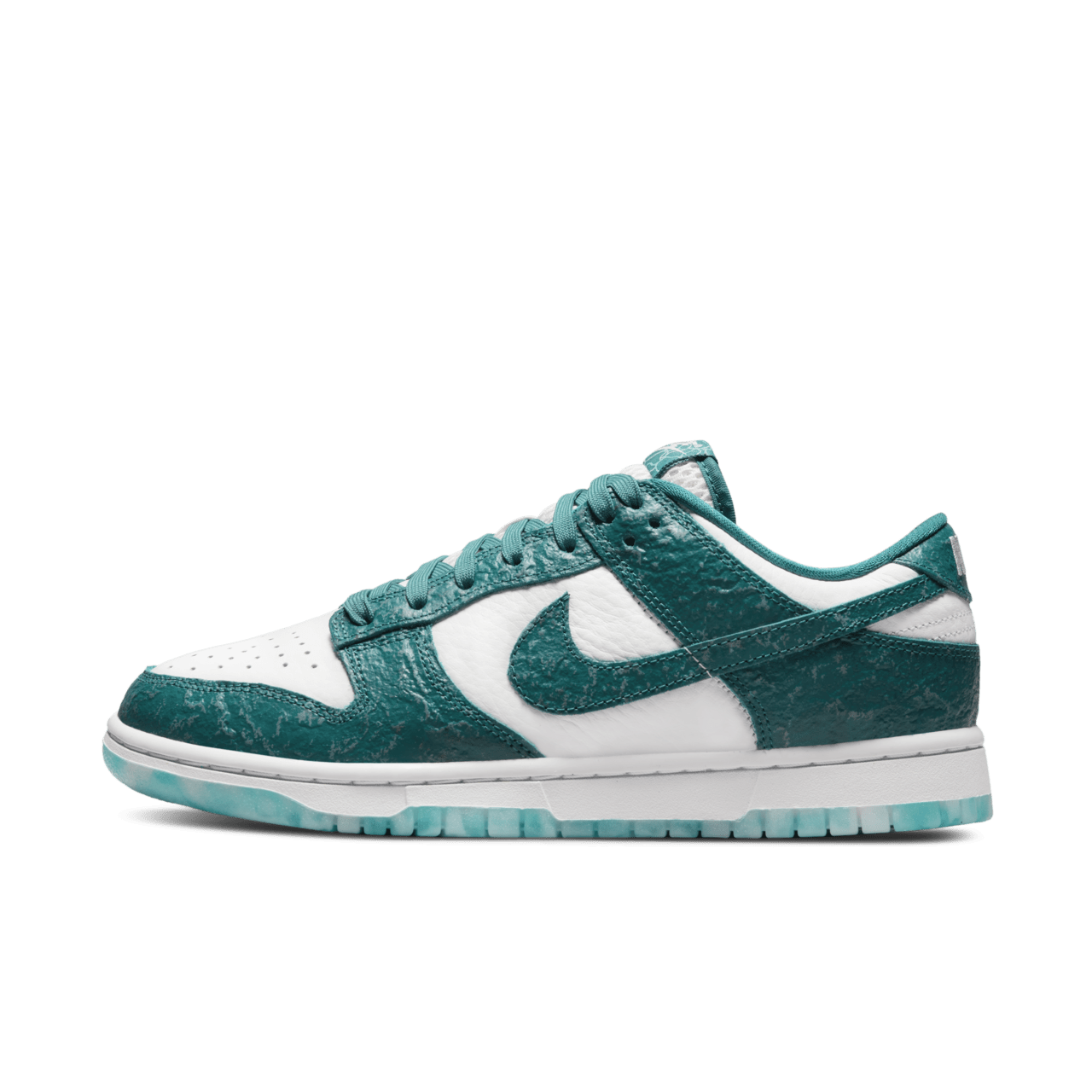 【NIKE公式】レディース ダンク LOW 'Ocean' (DV3029-100 / WMNS NIKE DUNK LOW)