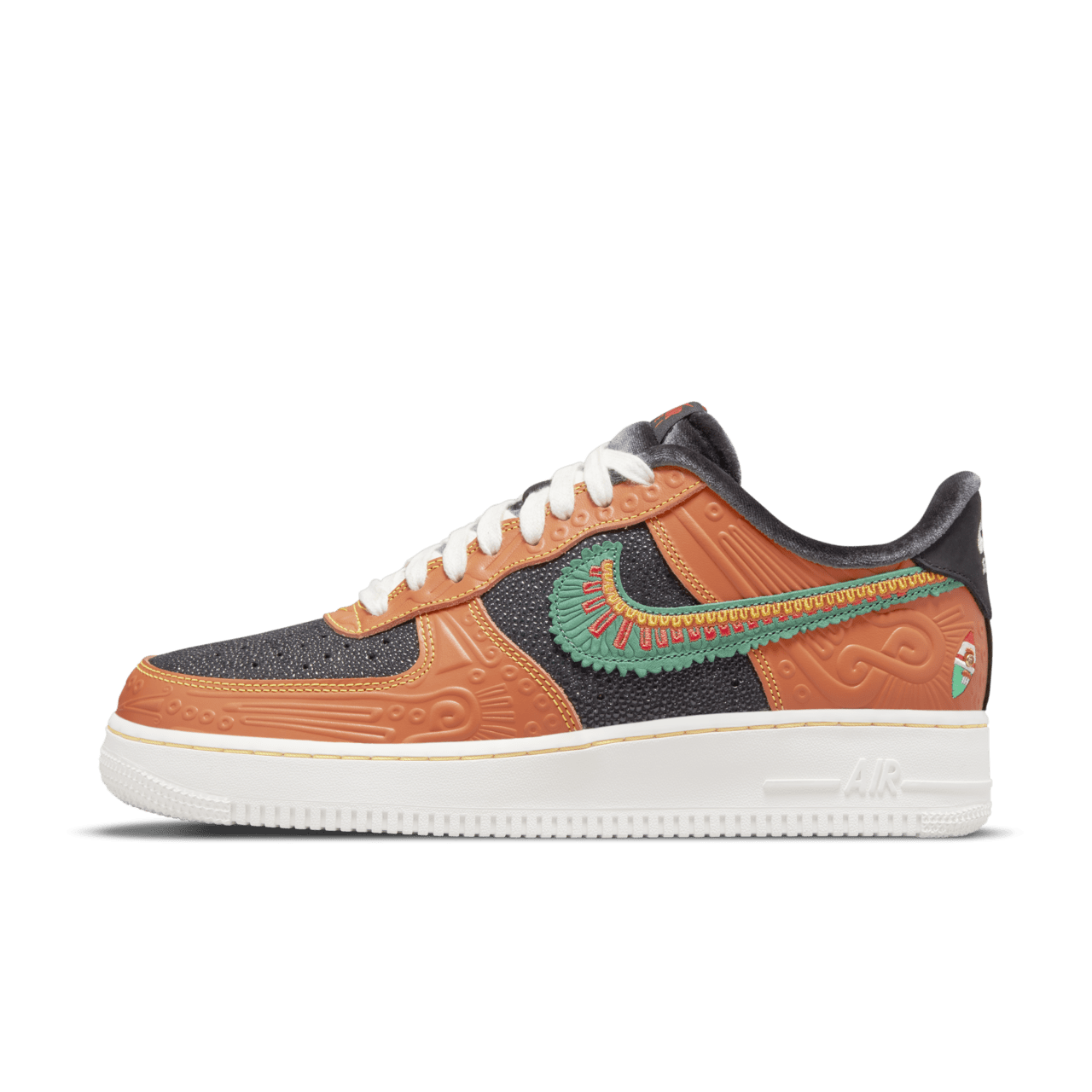 【NIKE公式】エア フォース 1 'Día de Muertos  - Siempre Familia' (DO2157-816 / AF 1 '07 LX DDM)