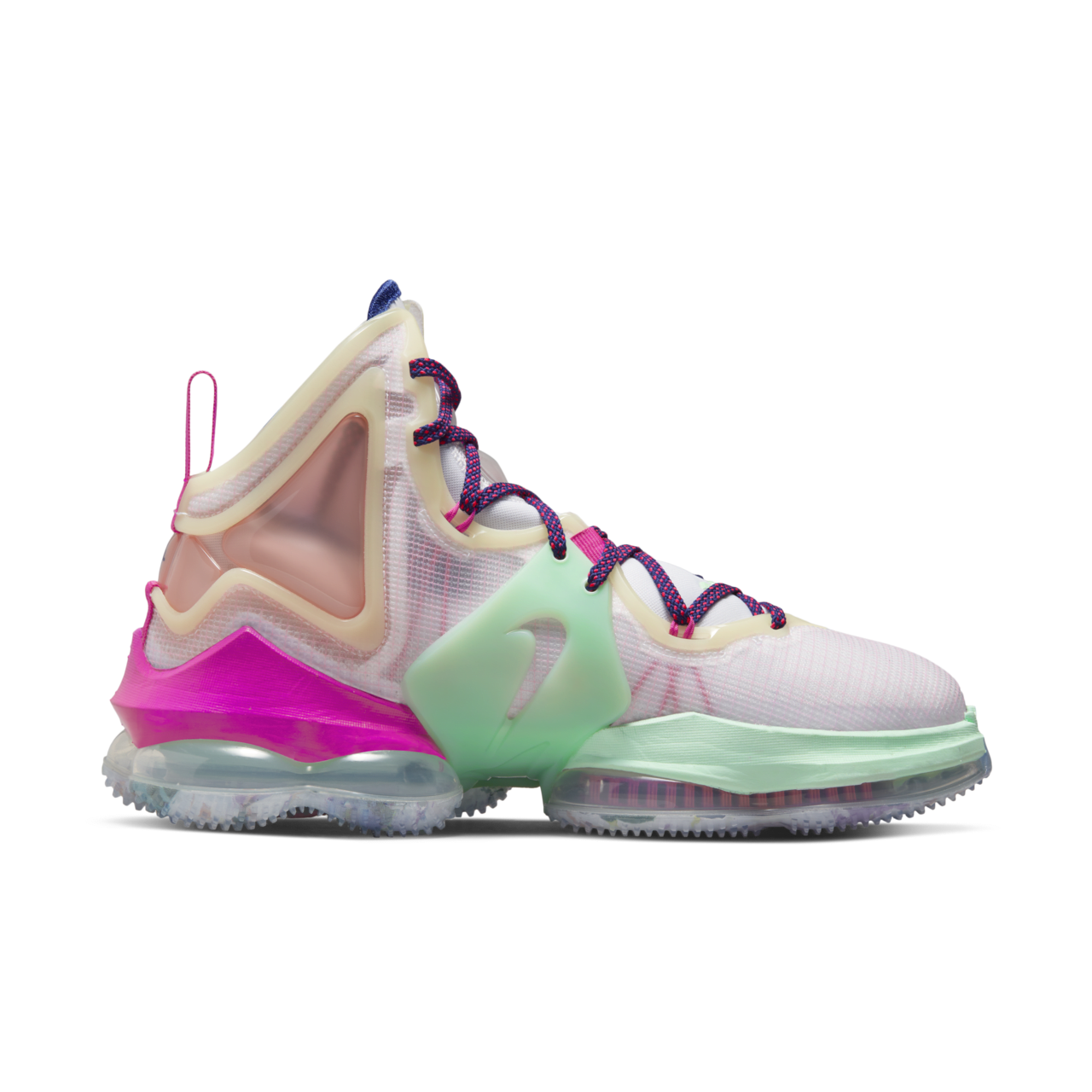 LeBron 19 'Love Letter' 發售日期