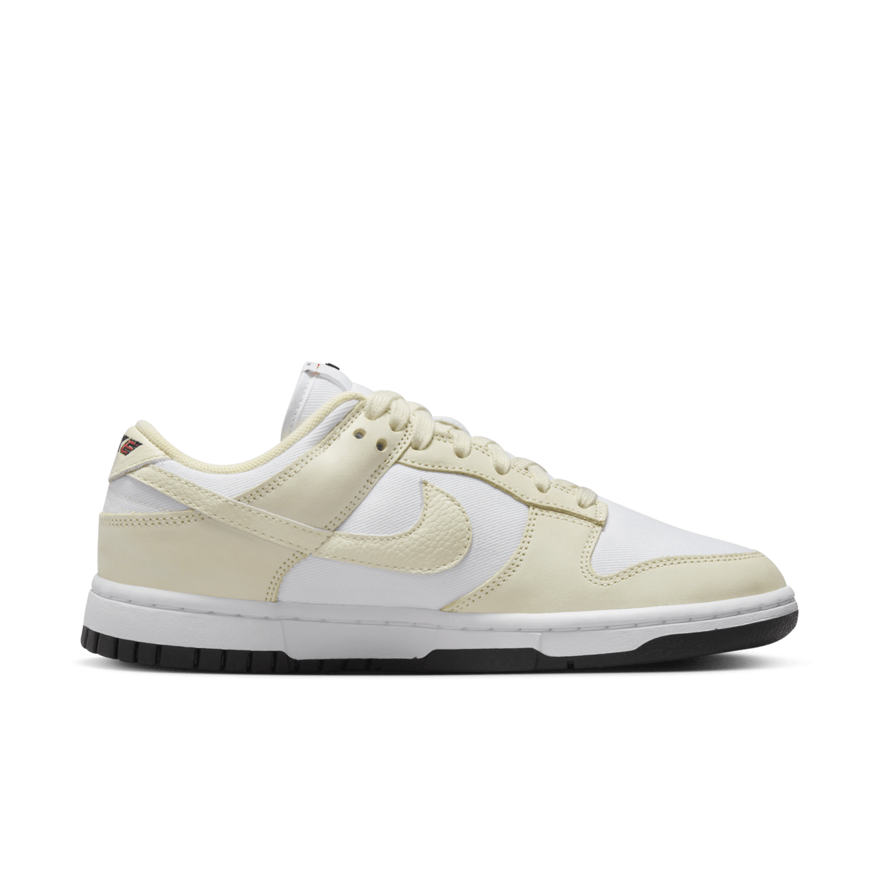 วันเปิดตัว Dunk Low "White and Coconut Milk" ผู้หญิง (DZ2710-100) 