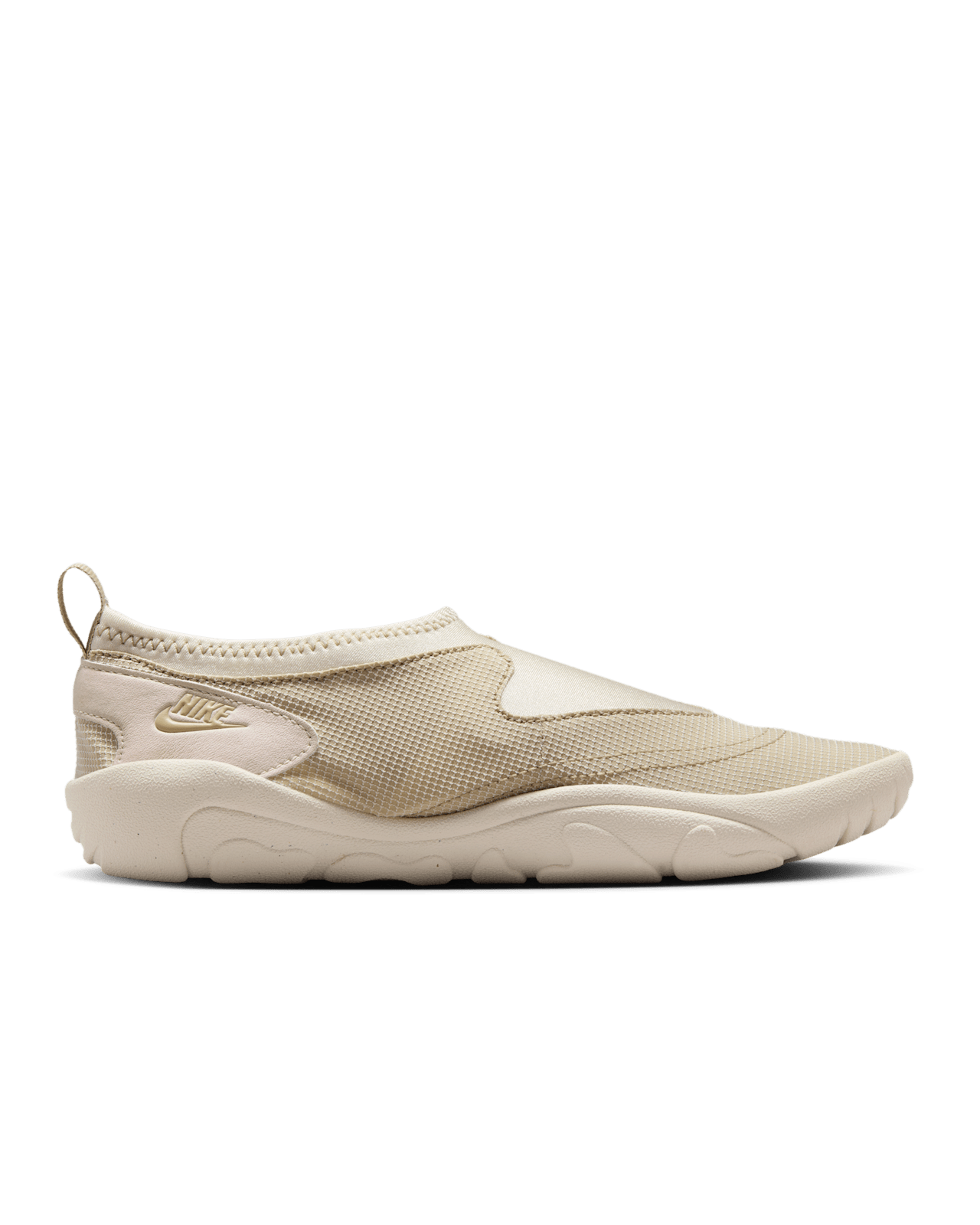 【NIKE公式】レディース アクア ターフ 'Desert Khaki and Light Orewood Brown' (FZ5628-100 / W NIKE AQUA TURF)