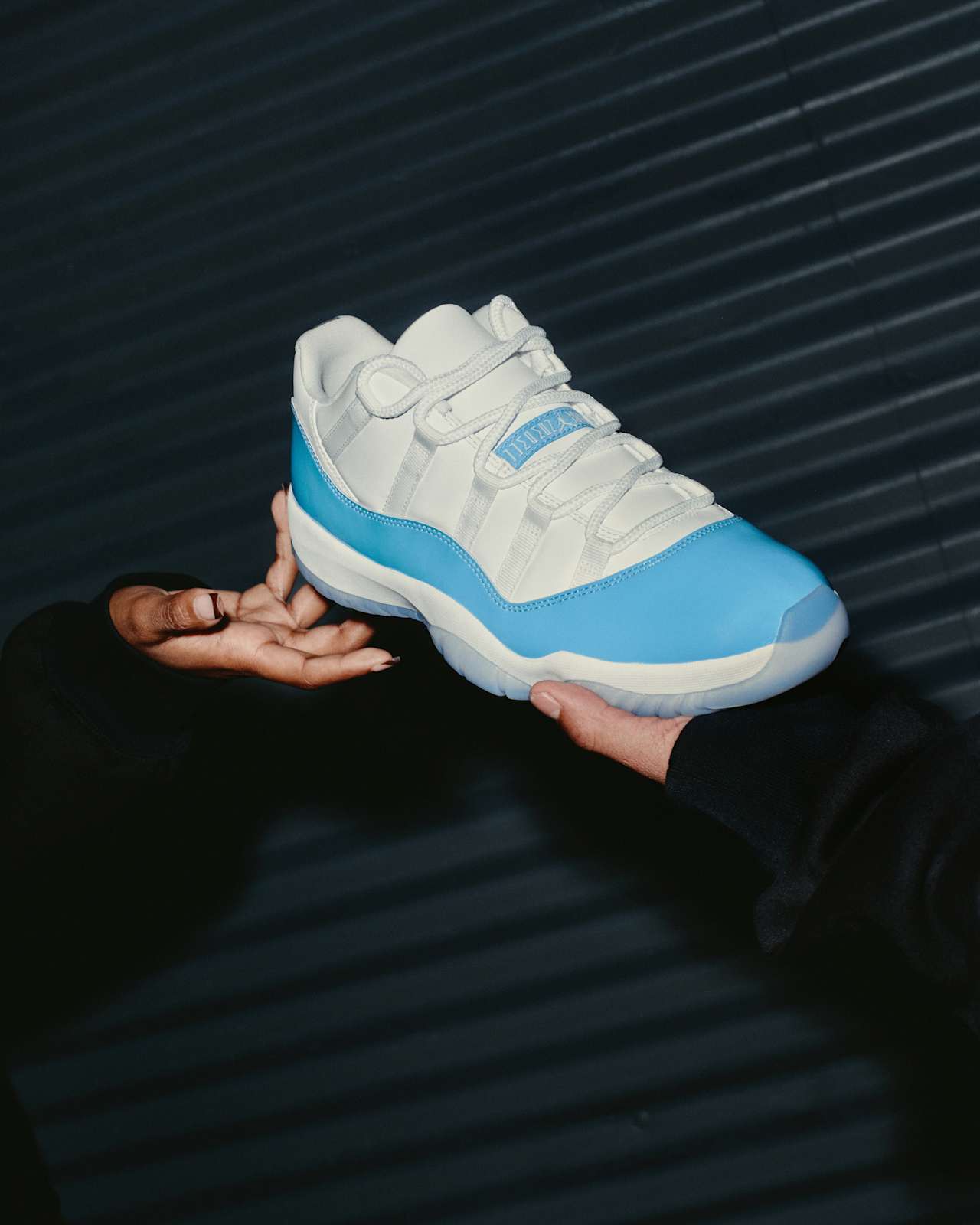 วันเปิดตัว Air Jordan 11 Low "University Blue" (FV5104-100)