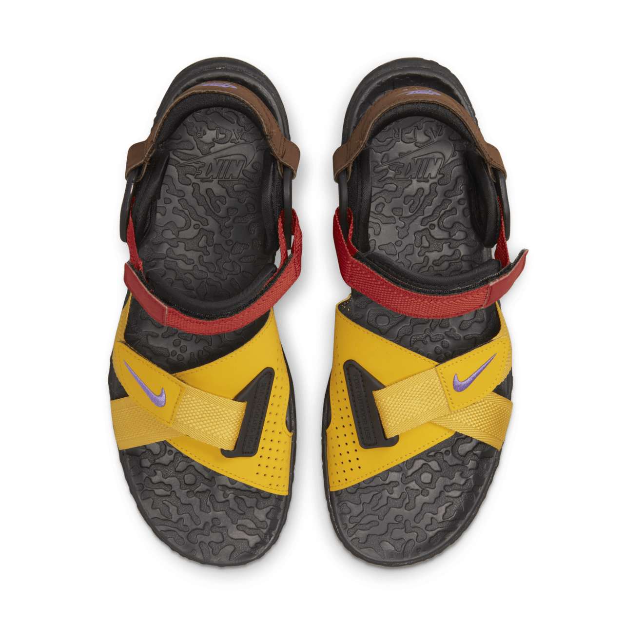 nike acg air deschutz on feet