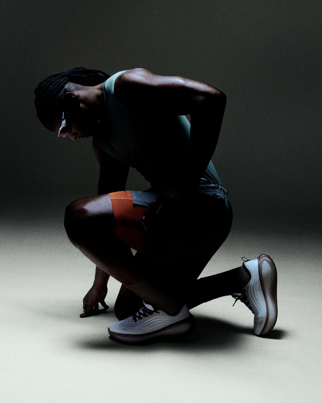 Ημερομηνία κυκλοφορίας του Vomero Plus "Sail and Baroque Brown" (IO4482-100)