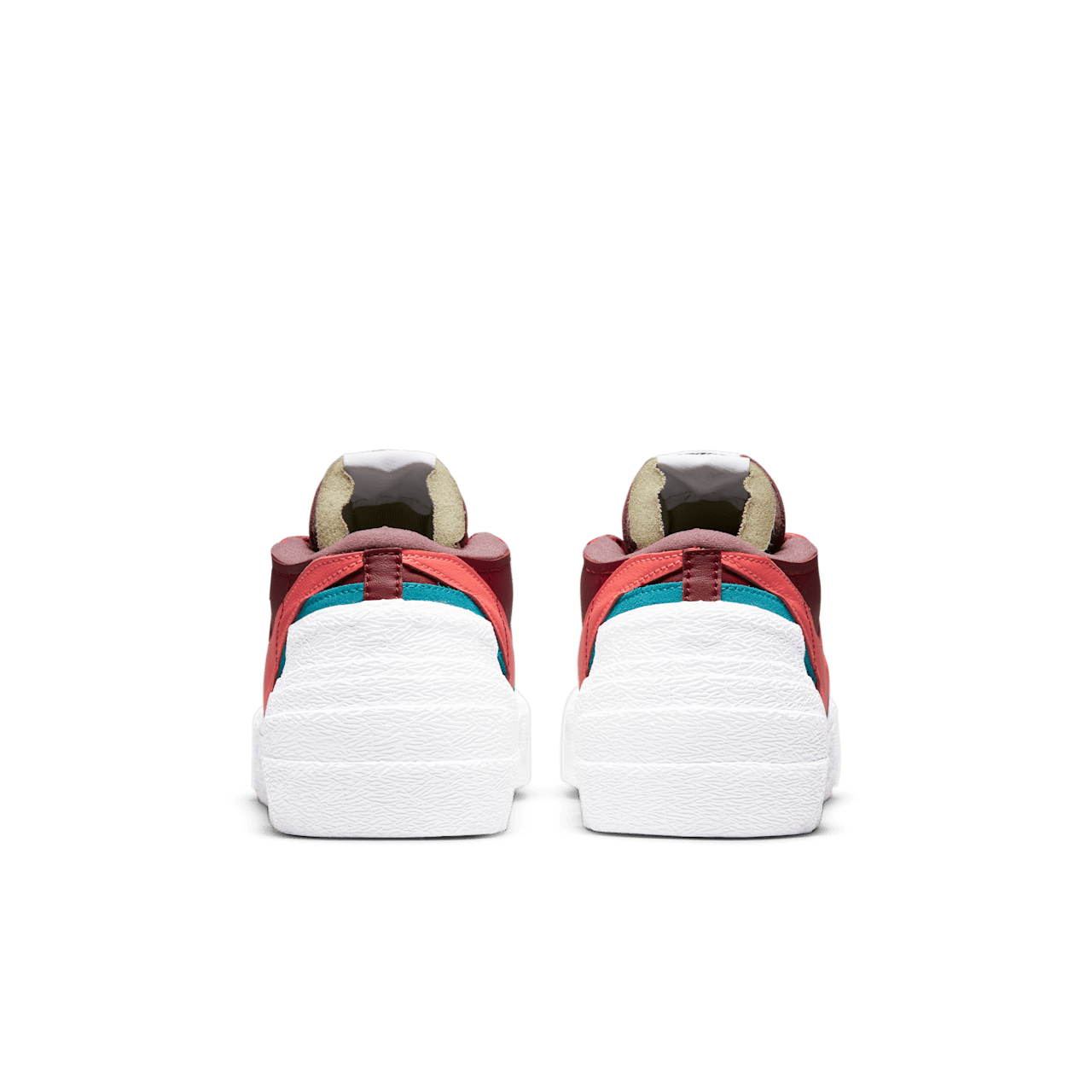 NIKE公式】sacai x KAWS ブレーザー LOW 'Team Red'(DM7901-600 NIKE公式】sacai x KAWS ブレーザー LOW 'Team Red'(DM7901-600