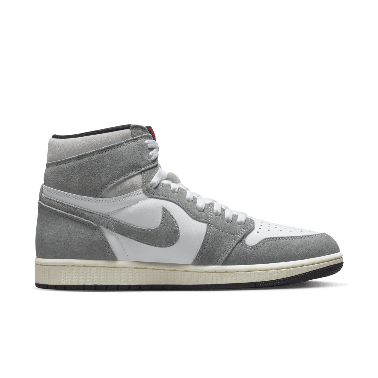 Fecha de lanzamiento del Air Jordan 1 "Black and Smoke Grey" (DZ5485-051) 