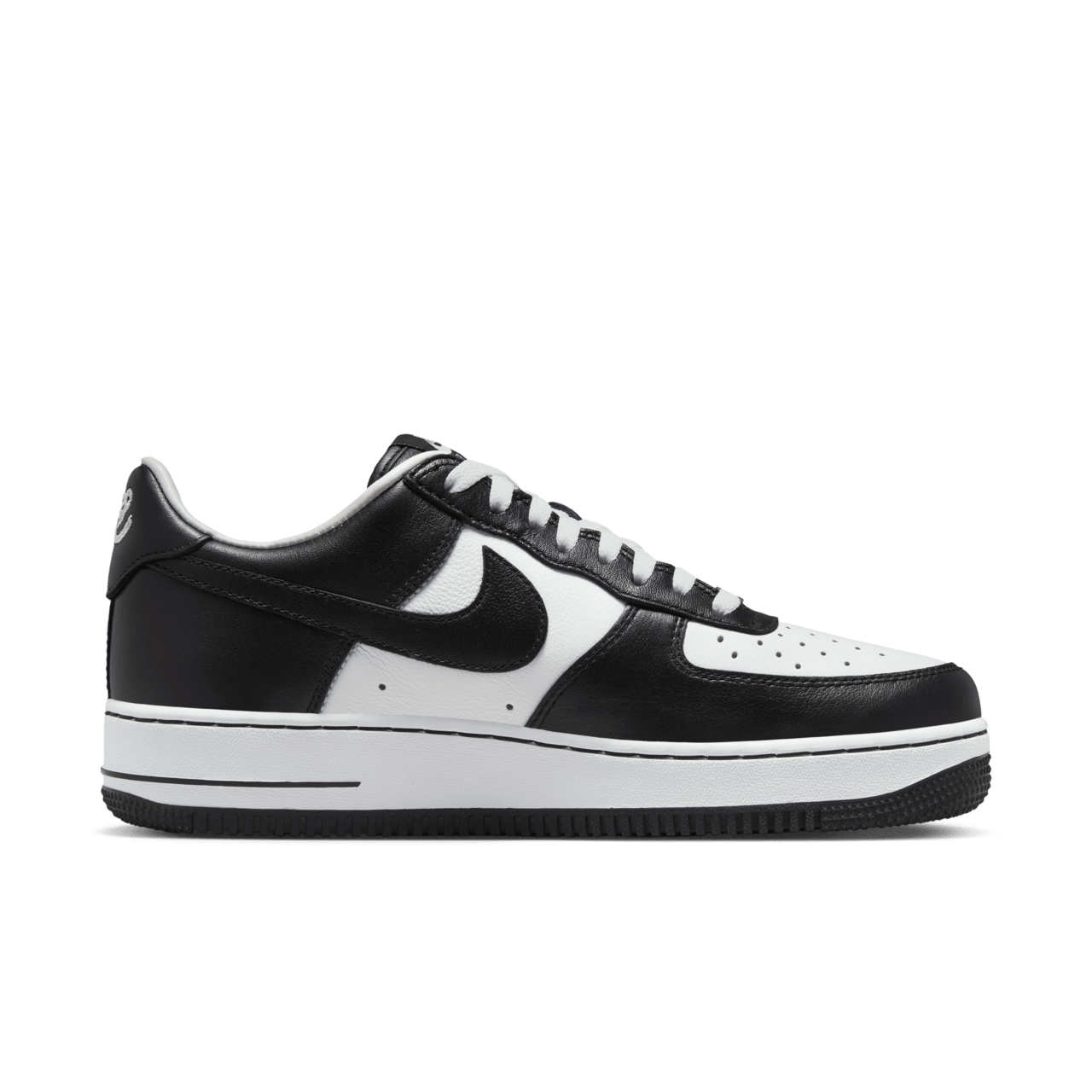 【NIKE公式】エア フォース 1 x Terror Squad 'Blackout' (FJ5756-100 / NIKE AF 1 LOW)