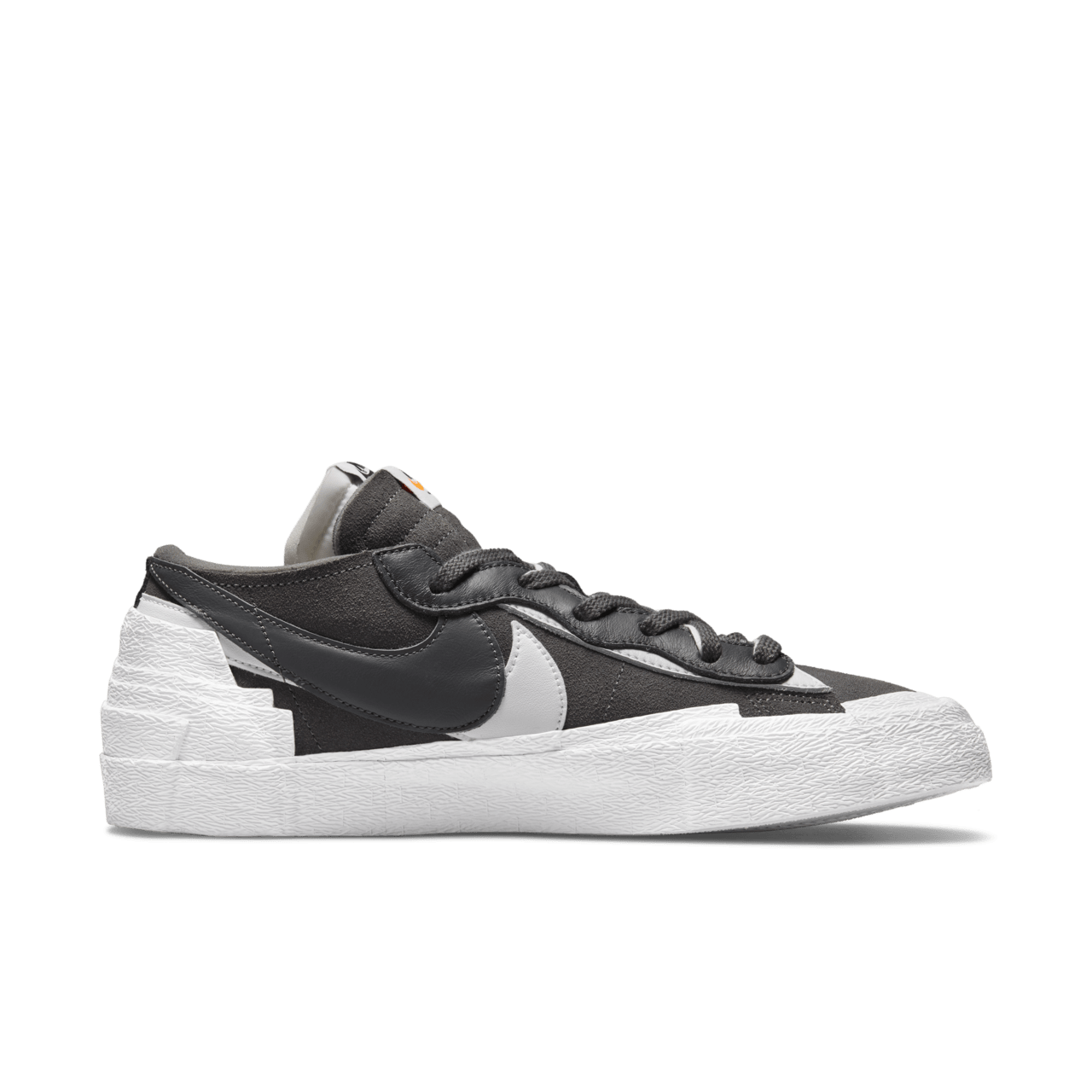 วันเปิดตัว Blazer Low x sacai “Iron Grey”