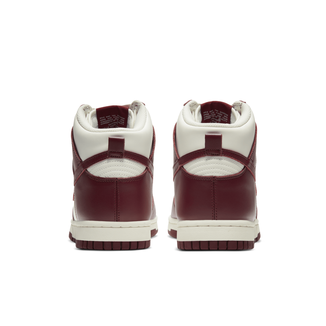 วันเปิดตัว Dunk High “Team Red” ผู้หญิง