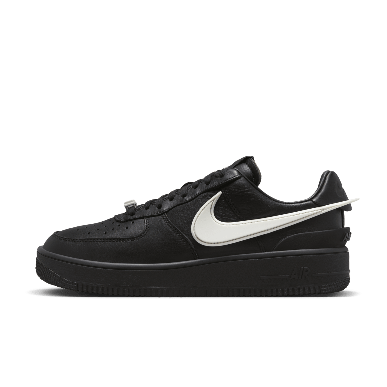 Fecha de lanzamiento del Air Force 1 x Ambush "Black" (DV3464-001)