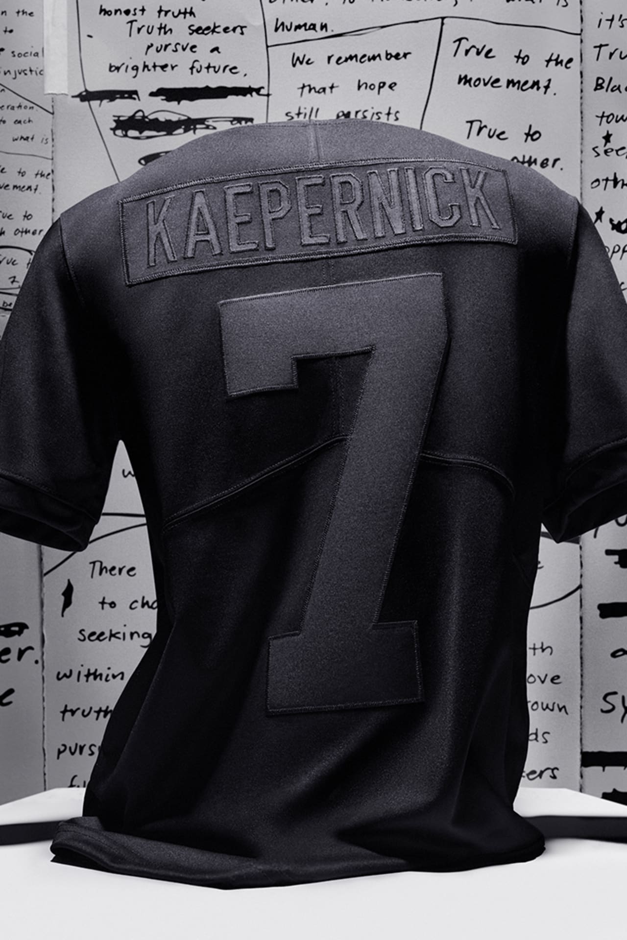 Colin kaepernick black nike jersey on sale