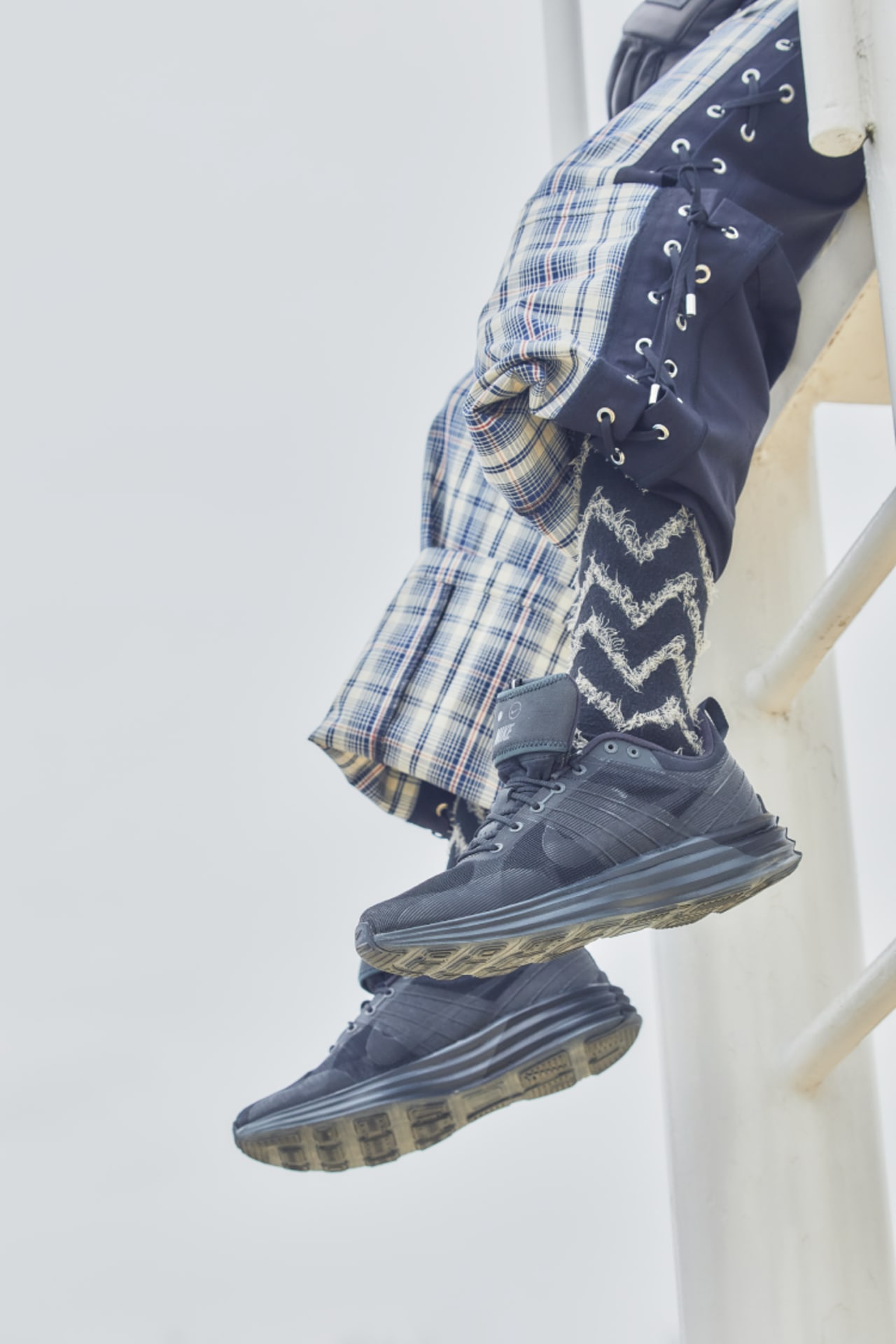 NIKE公式】ルナ ローム 'Dark Smoke Grey' (DV2440-002 / LUNAR