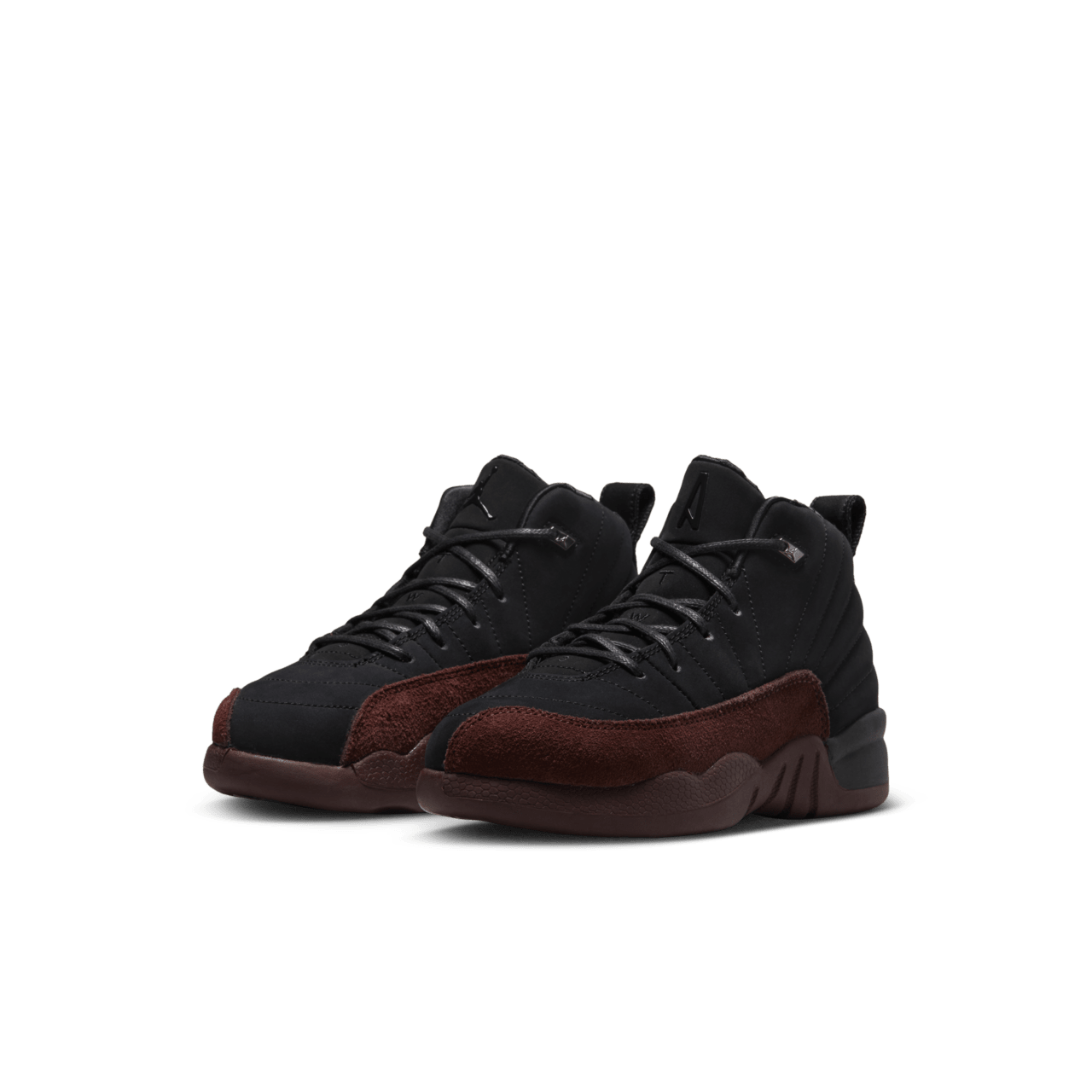 【NIKE公式】リトルキッズ ジョーダン 12 x A Ma Maniére 'Black and Burgundy Crush' (DV6989-001 / LITTLE KIDS’ JORDAN 12 X A MA MANIÉRE)