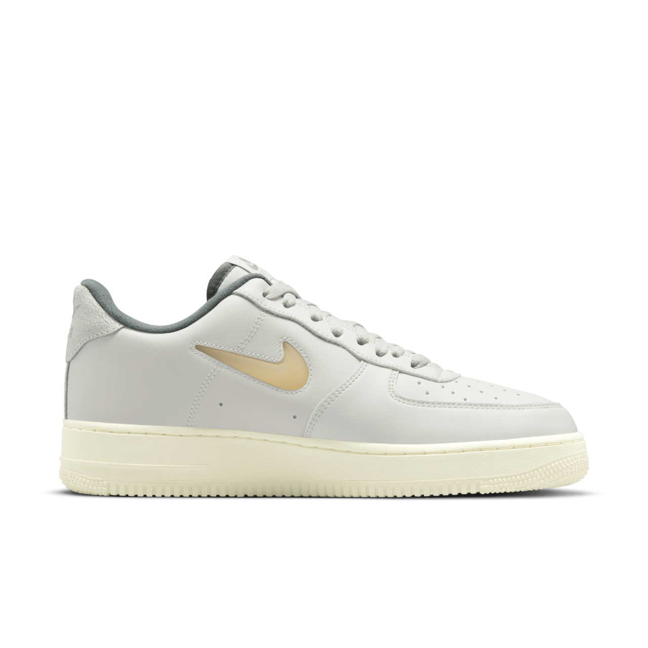 Air Force 1 "Light Bone and Coconut Milk" (DC8894-001) Lansman Tarihi
