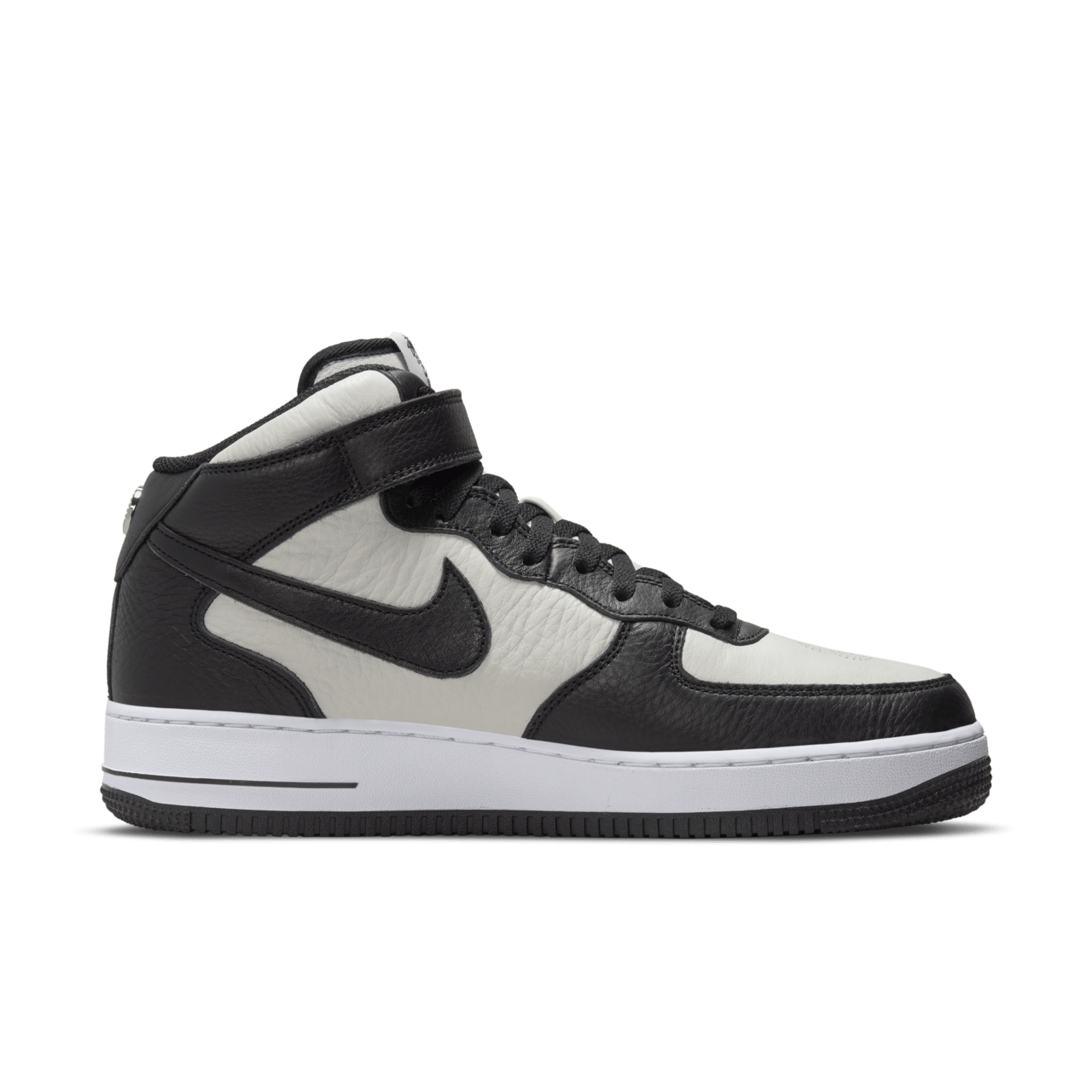 Air Force 1 Mid x Stüssy 'Black and Light Bone' (DJ7840-002 Air Force 1 Mid x Stüssy 'Black and Light Bone' (DJ7840-002