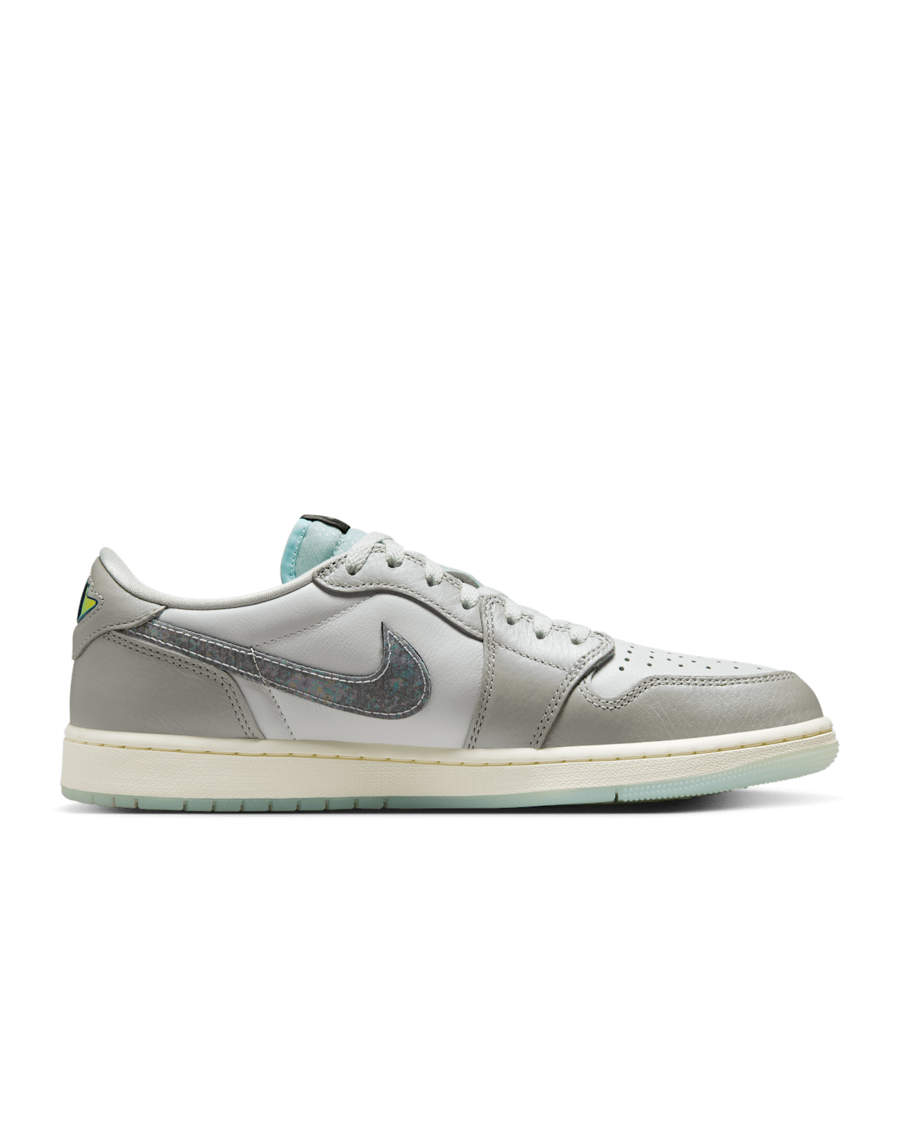 【NIKE公式】エア ジョーダン 1 LOW "Lunar New Year" 'Photon Dust' (HF3144-100 / AJ 1 RETRO LOW OG CNY)