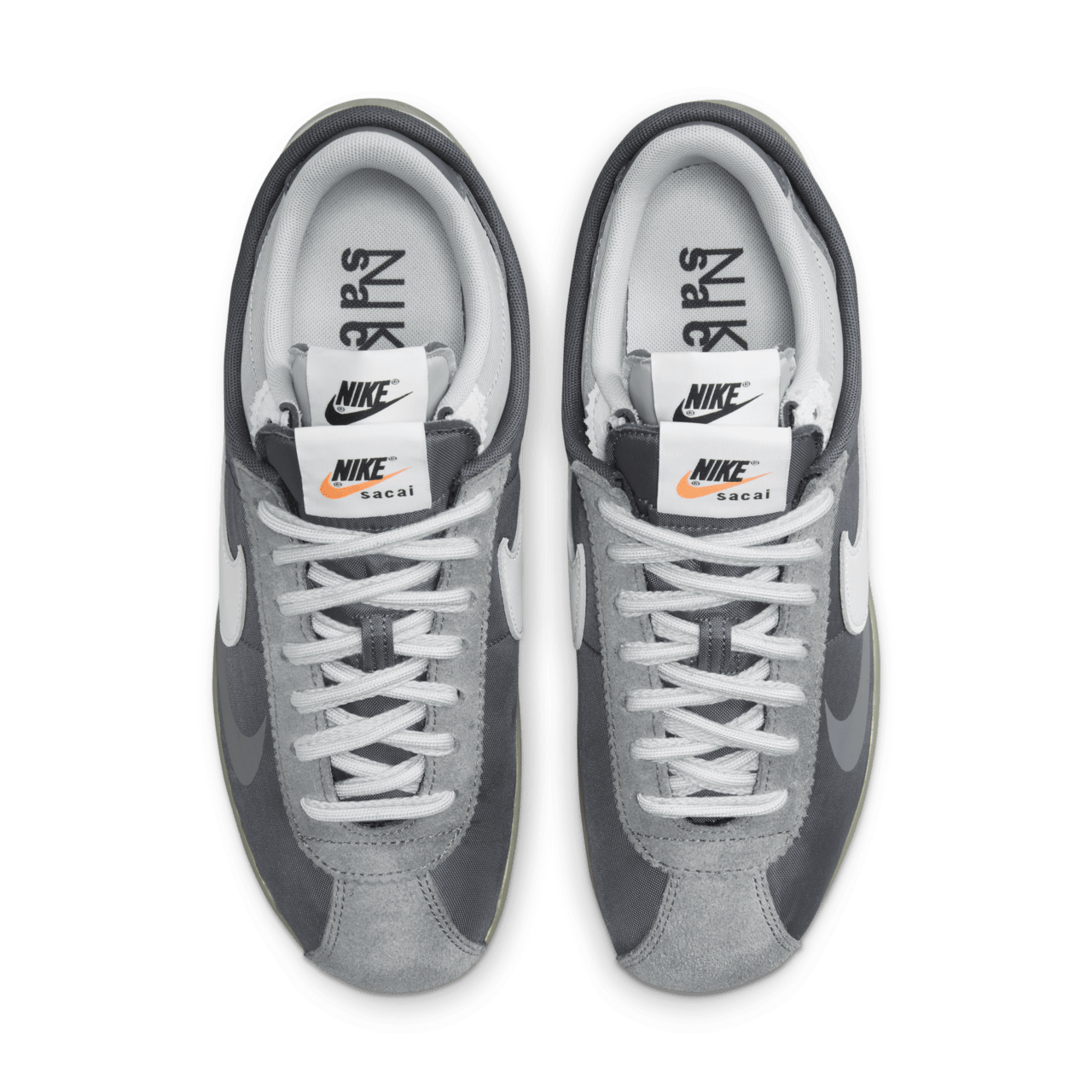 【NIKE公式】ズーム コルテッツ x sacai 'Iron Grey' (DQ0581-001 / NIKE CORTEZ SP)