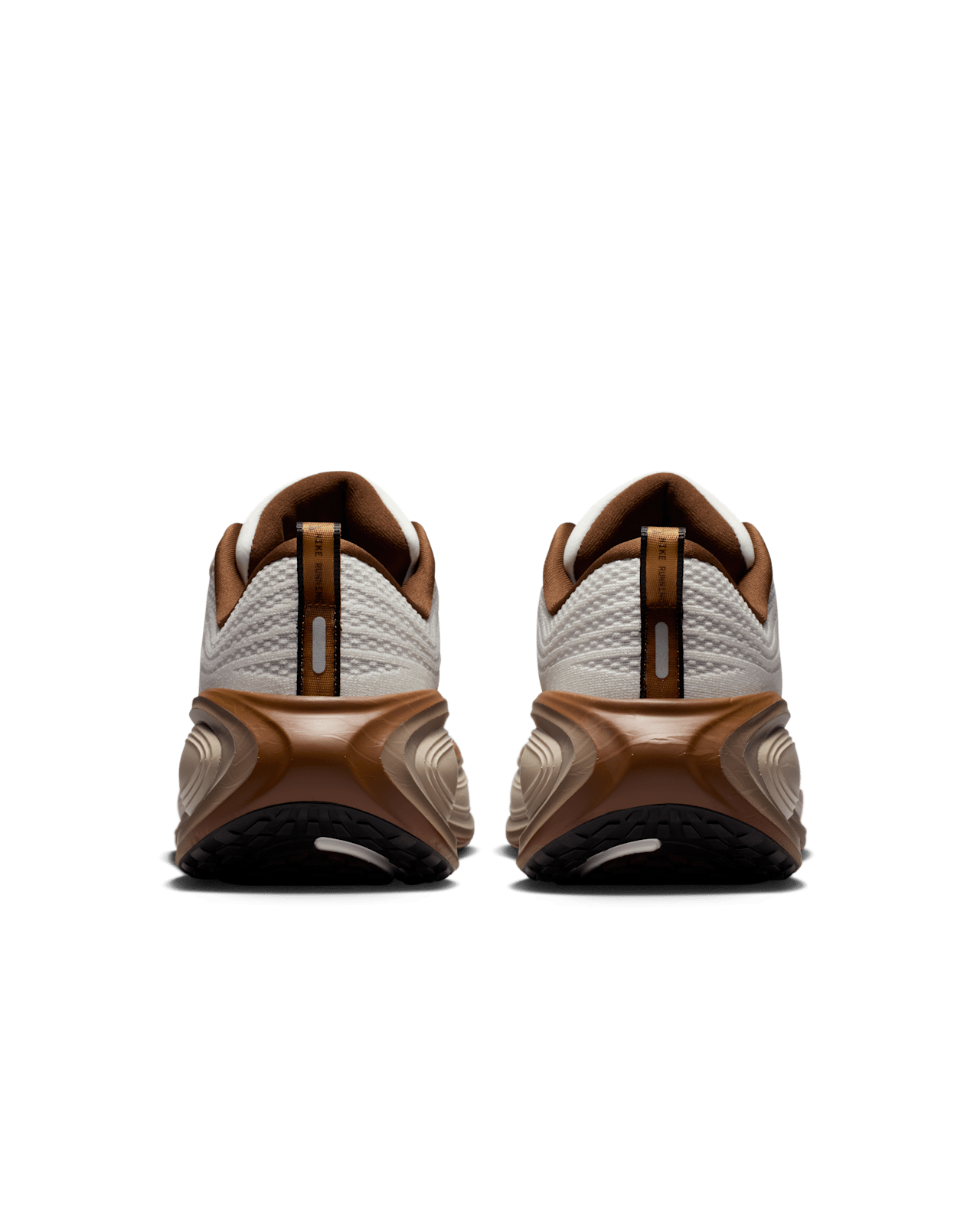 Lanceringsdato for Vomero Plus "Sail and Baroque Brown" (IO4482-100)