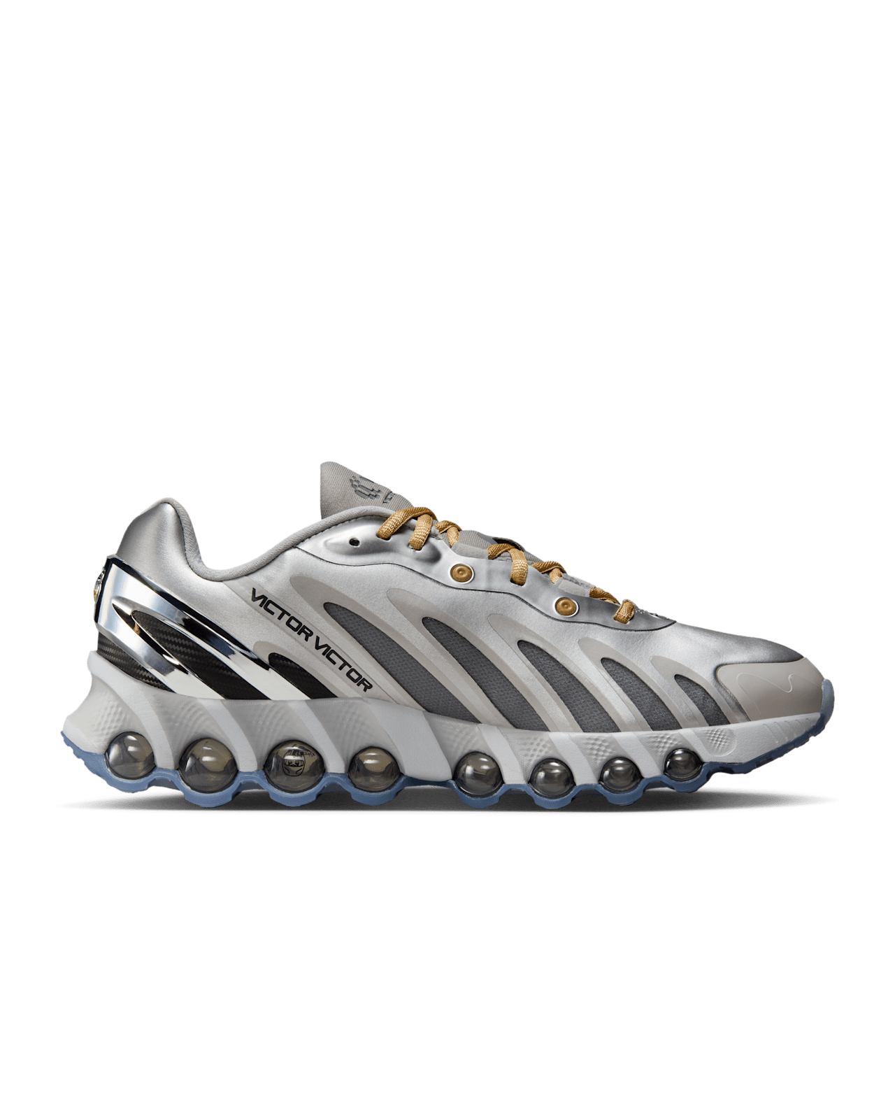【NIKE公式】エア マックス Dn8 x Victor Victor 'Metallic Silver' (IF2733-001 / AIR MAX DN8 VV JP)