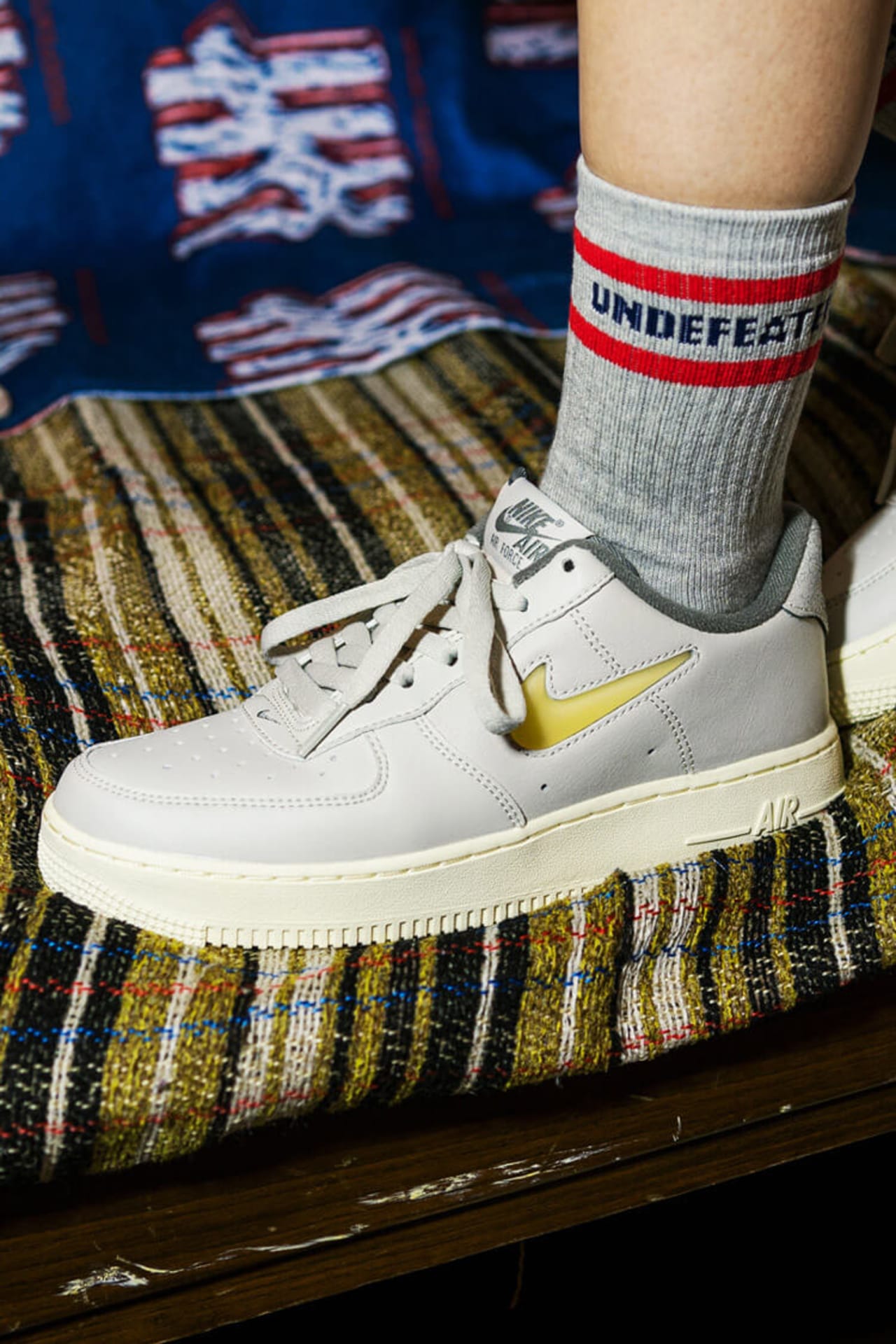 【NIKE公式】エア フォース 1 'Light Bone and Coconut Milk' (DC8894-001 / AF 1 '07 LX VTG)