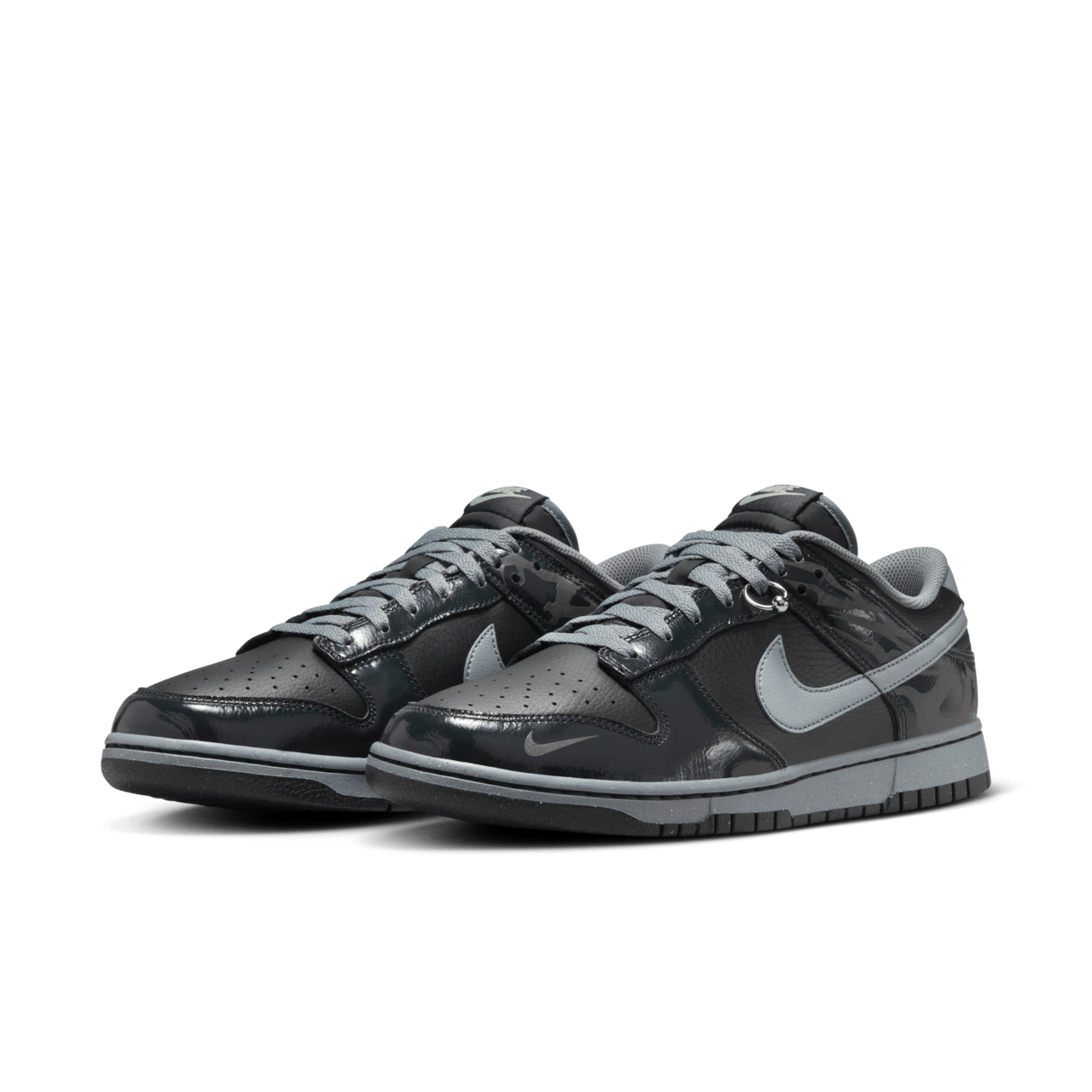 【NIKE公式】ダンク LOW "Berlin" 'Black and Off Noir' (FZ3053-001 / NIKE DUNK LOW RETRO QS)