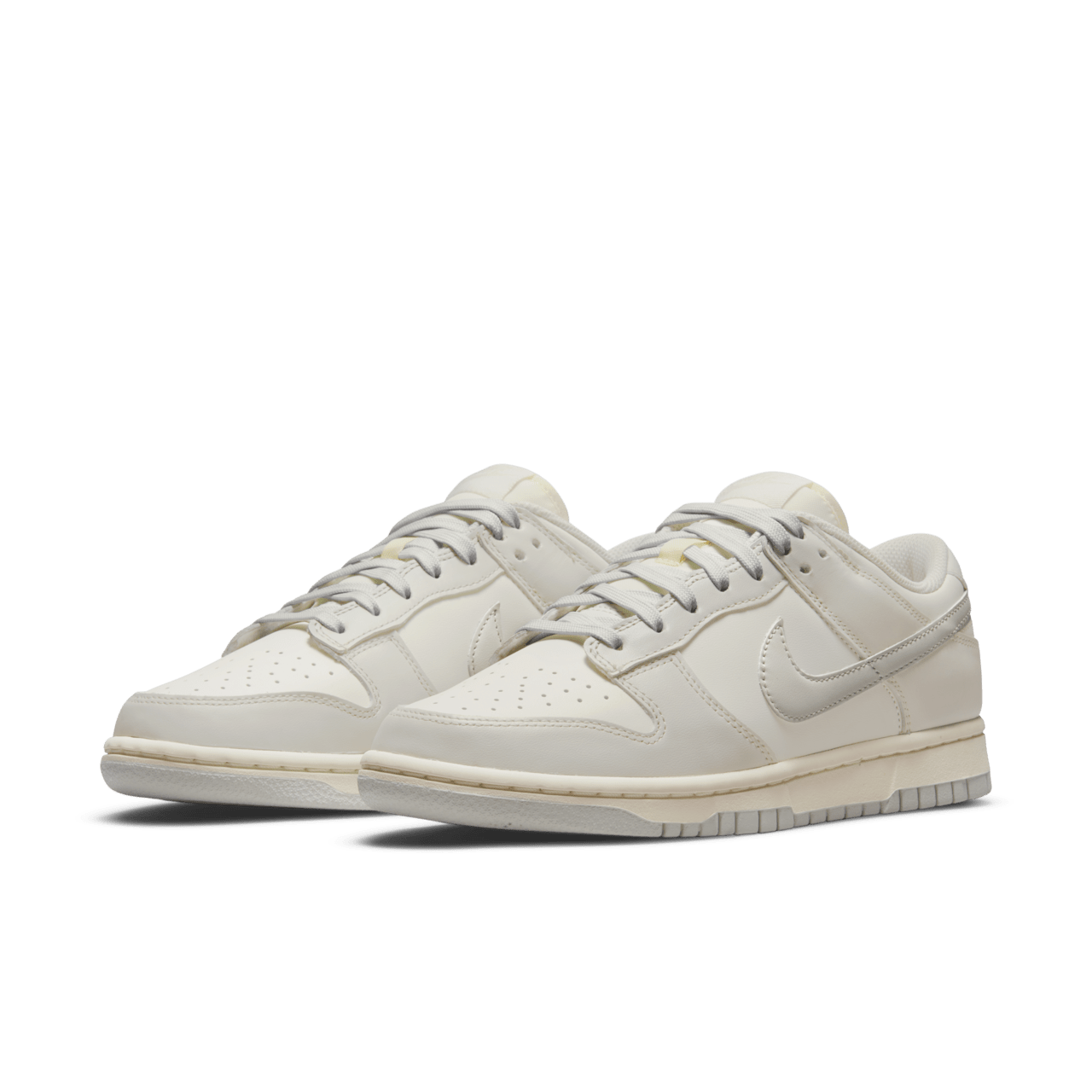 วันเปิดตัว Dunk Low “Light Bone” ผู้หญิง