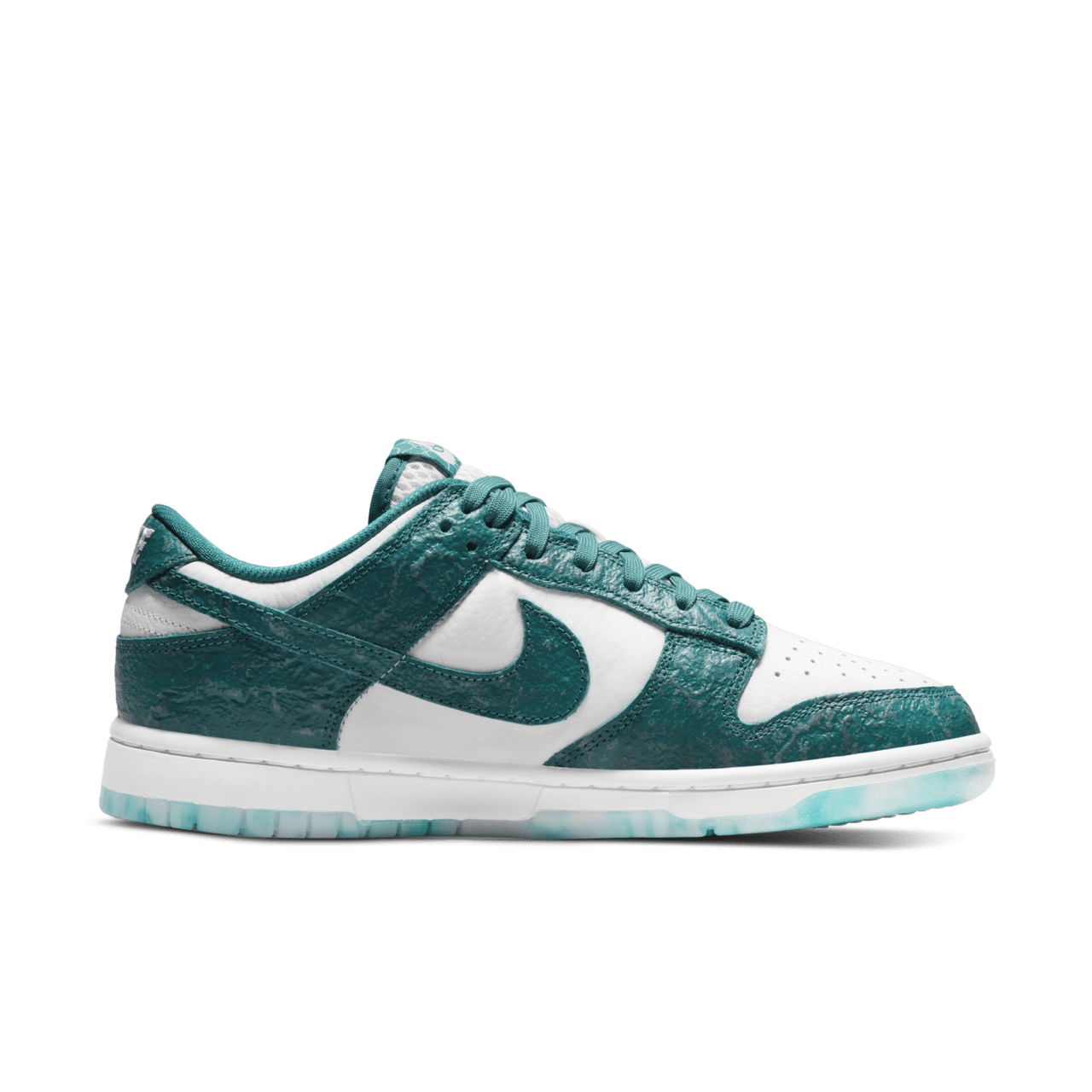 【NIKE公式】レディース ダンク LOW 'Ocean' (DV3029-100 / WMNS NIKE DUNK LOW)