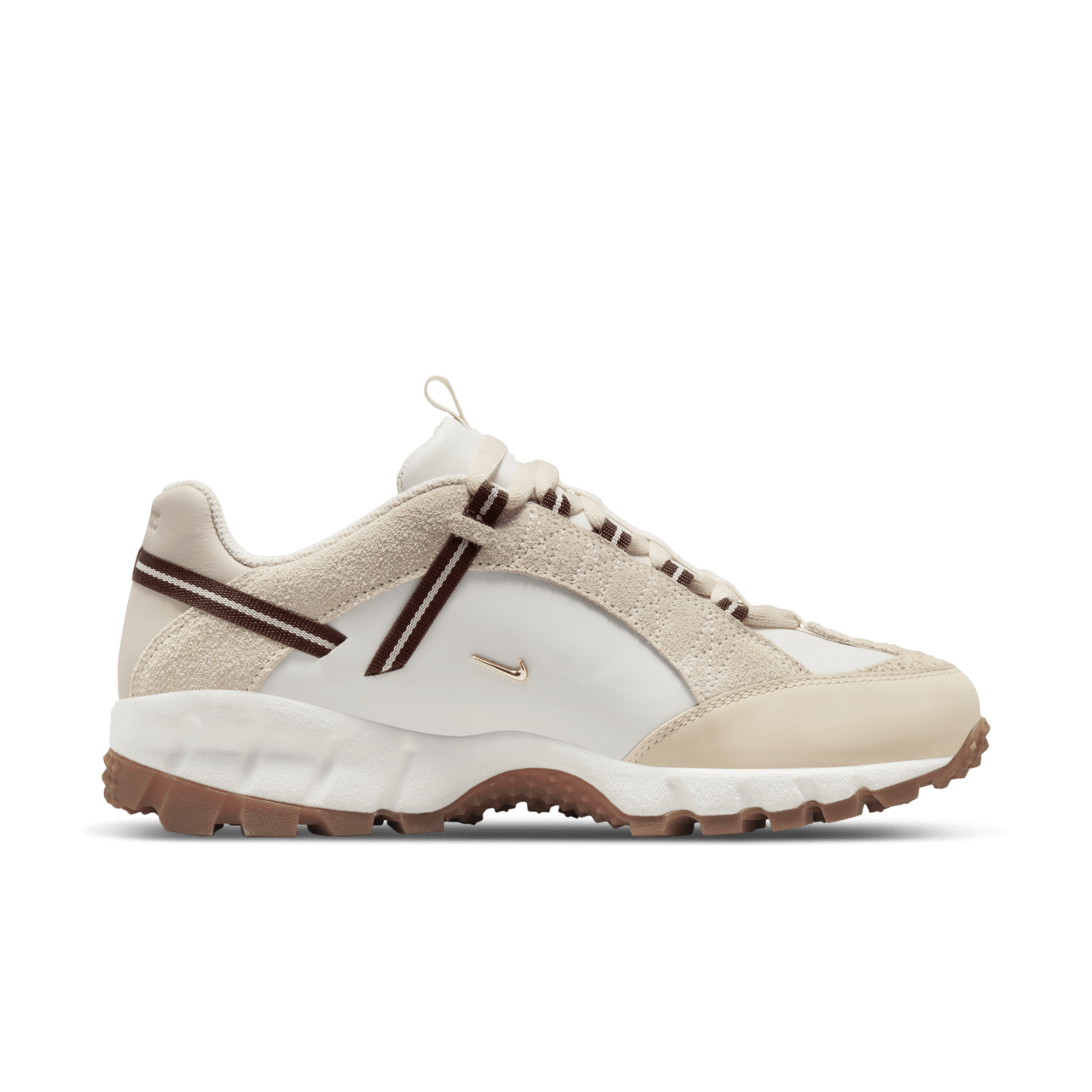 Fecha de lanzamiento del Air Humara x Jacquemus "Light Bone and Gold" (DR0420-001)