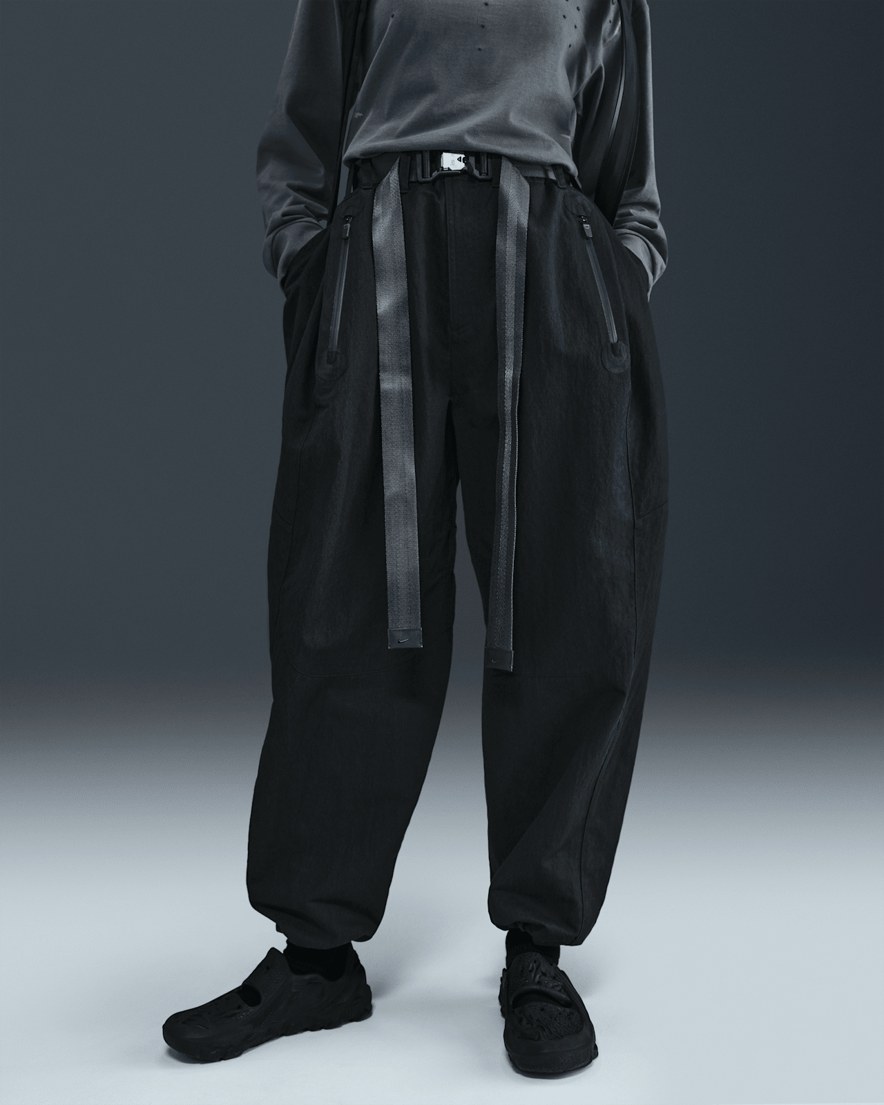 NIKE ispa マルチポケットトラックパンツ - メルカリ