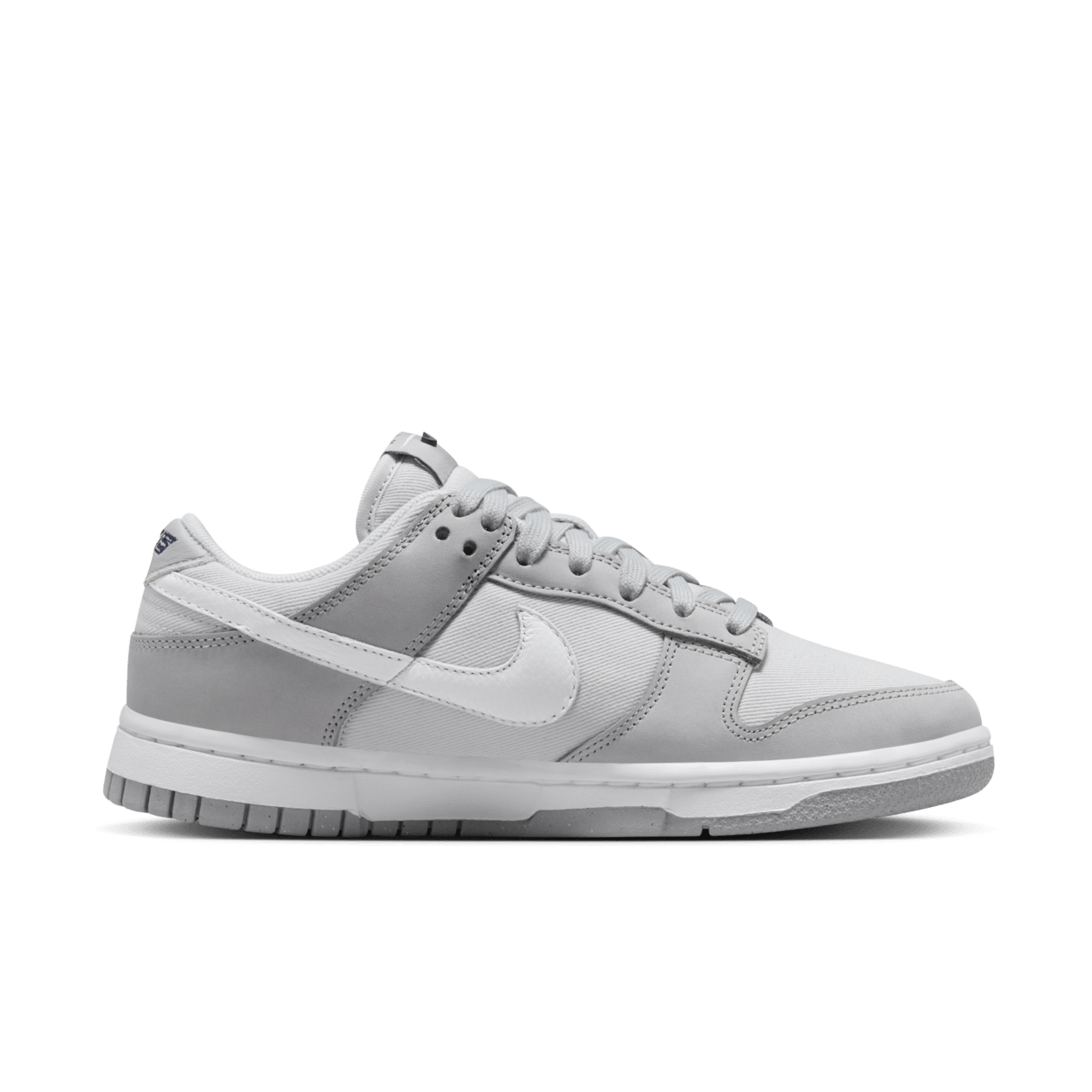 Fecha de lanzamiento del Dunk Low "Light Smoke Grey and Photon Dust" para mujer (FB7720-002)