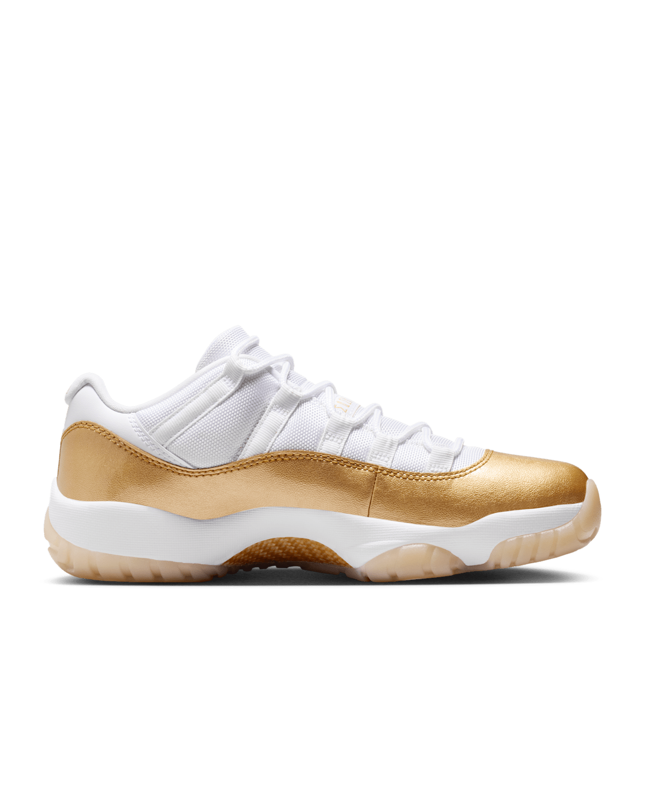 【NIKE公式】レディース エア ジョーダン 11 LOW "Mother's Day" 'White and Metallic Gold' (AH7860-102) 発売日