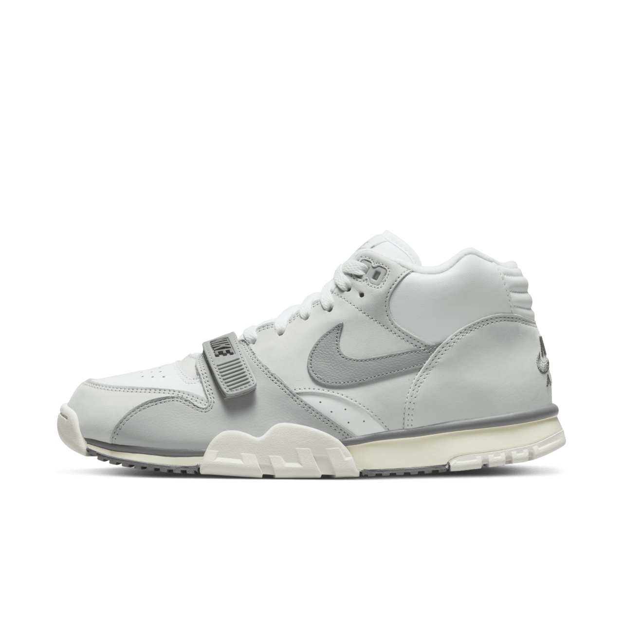 【NIKE公式】エア トレーナー 1 'Photon Dust and Light Smoke' (DM0521-001 / AIR TRAINER 1)