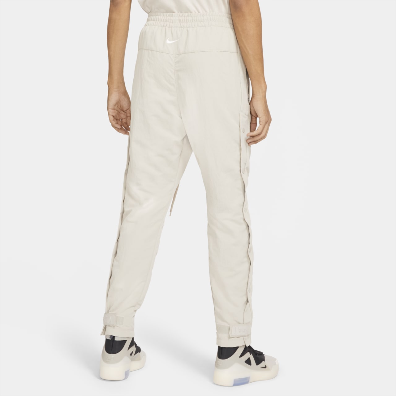 Nike x Fear of God Giysi Koleksiyonu Lansman Tarihi. Nike SNKRS