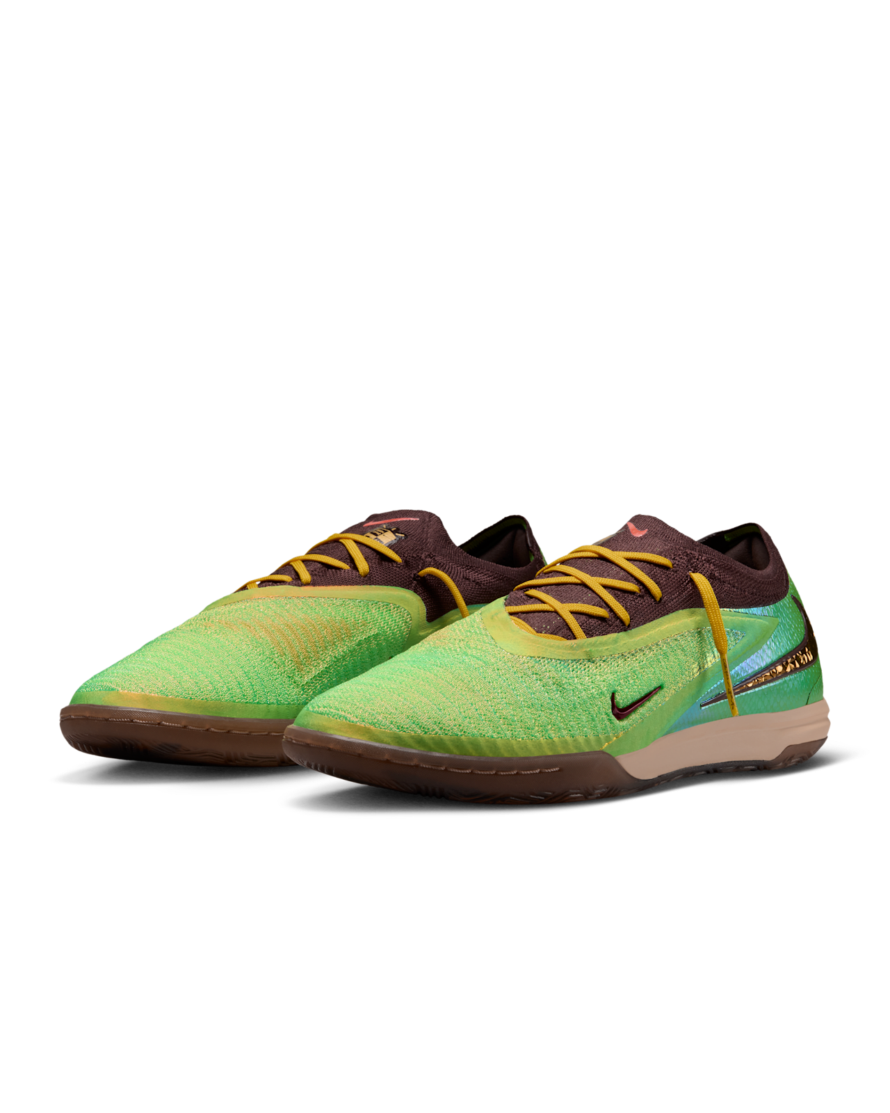 Releasedatum för Phantom 6 Low Indoor x Cactus Jack "Earth and Metallic Gold" (IV2037-900)