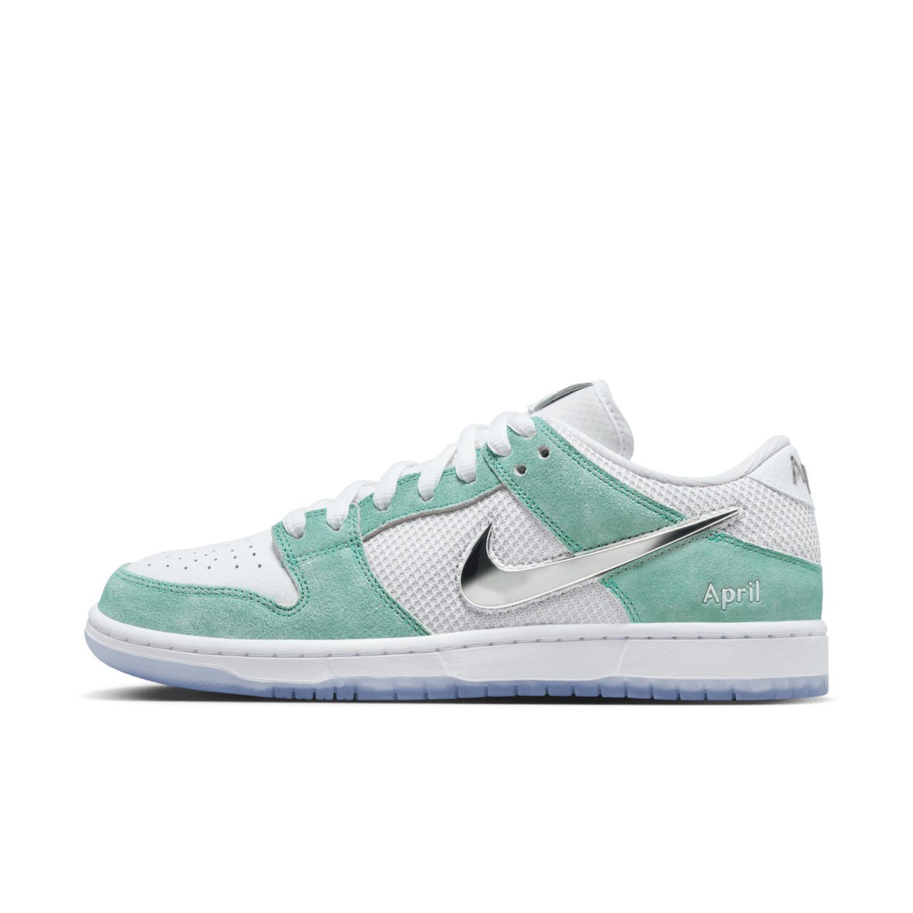 Nike white dunks sb best sale