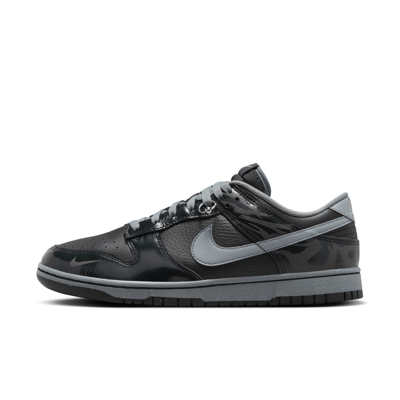 【NIKE公式】ダンク LOW "Berlin" 'Black and Off Noir' (FZ3053-001 / NIKE DUNK LOW RETRO QS)