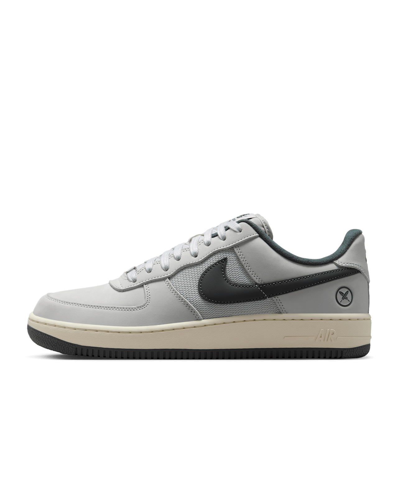 Date de sortie de la Nike SB Air Force 1 x Yuto "Light Bone and Iron Grey" (IO8439-100)