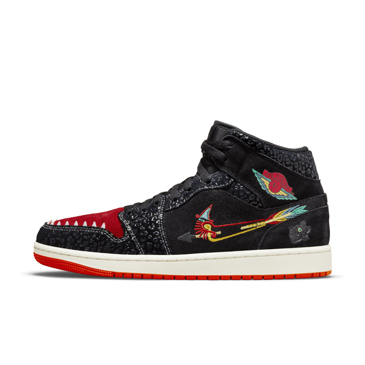 【NIKE公式】エア ジョーダン 1 MID 'Siempre Familia'（DN4904-001 / AJ 1 MID SE DOTD)