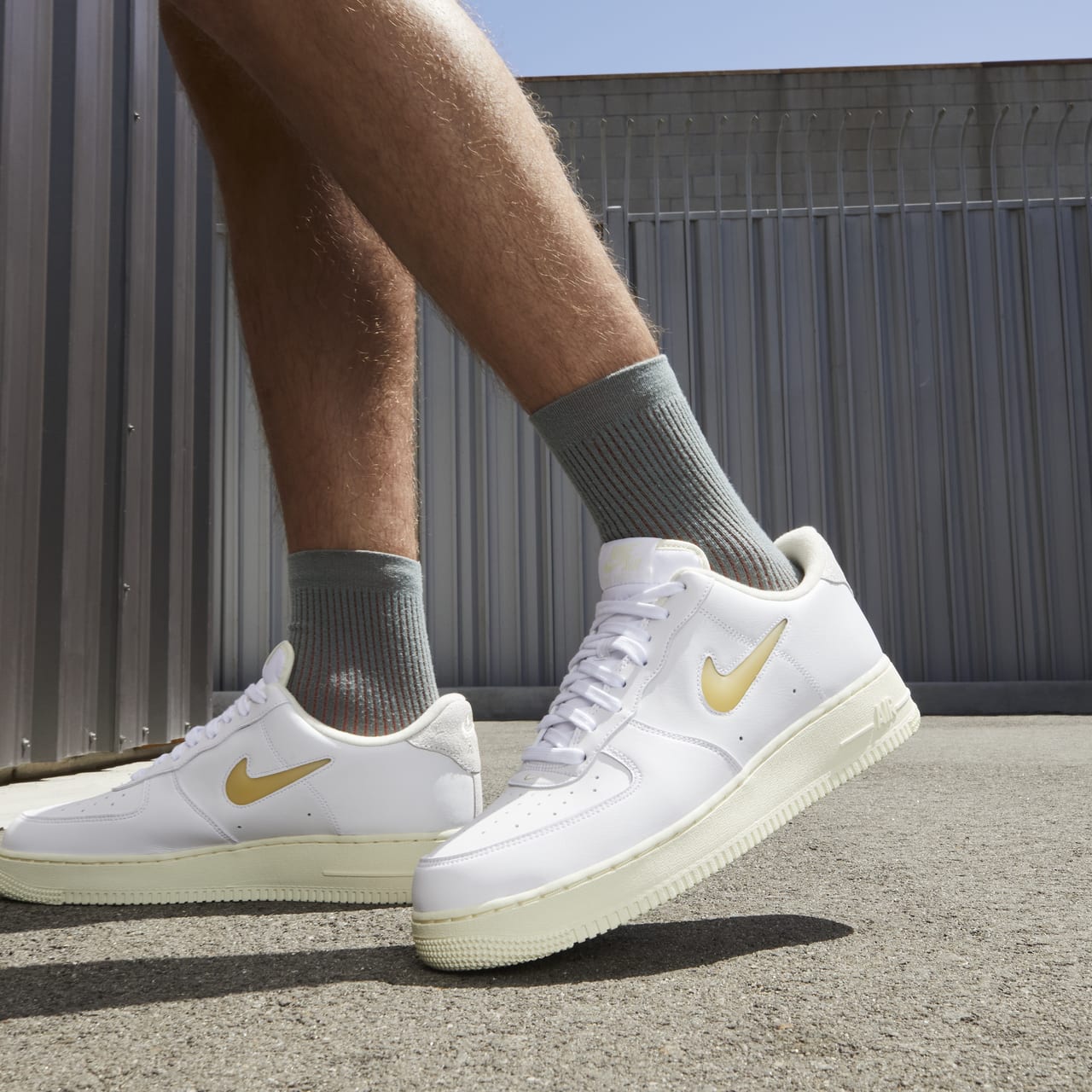 【NIKE公式】エア フォース 1 'Pale Vanilla' (DC8894-100 / AF 1 '07 LX VTG)