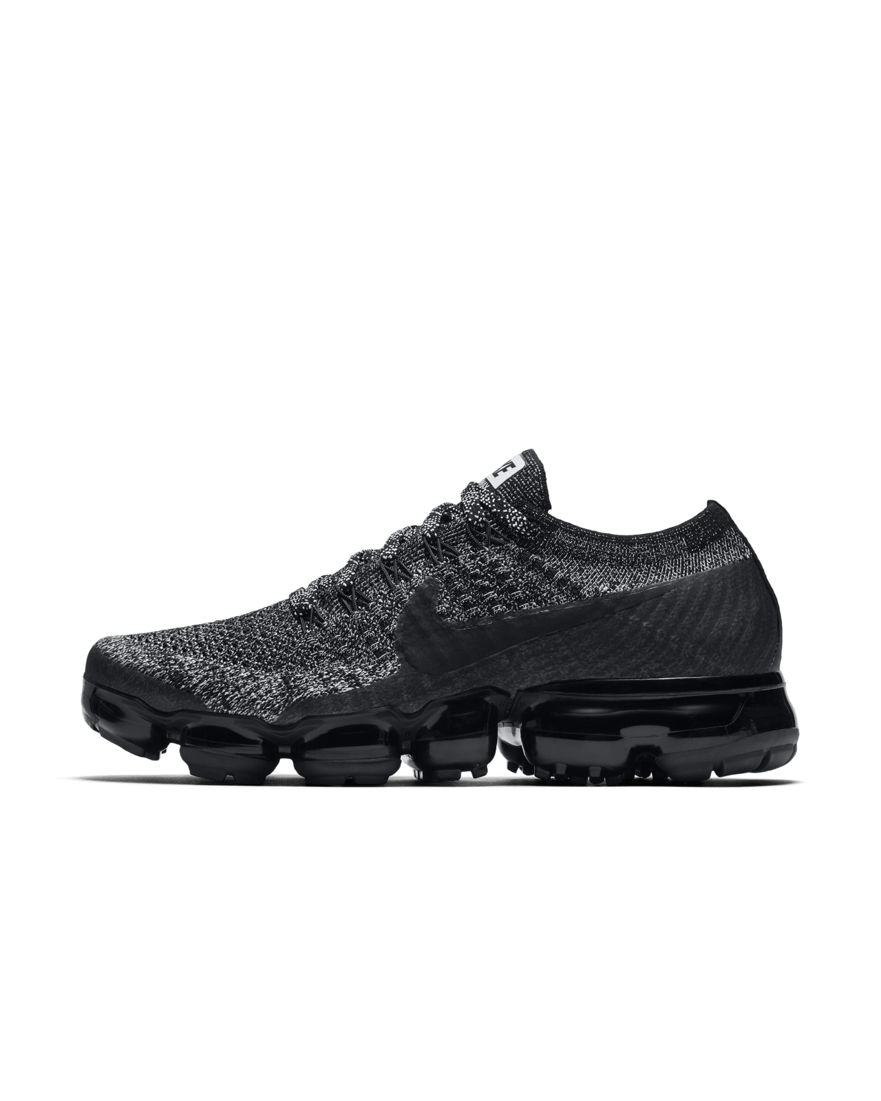 Black and white vapormax 2019 online