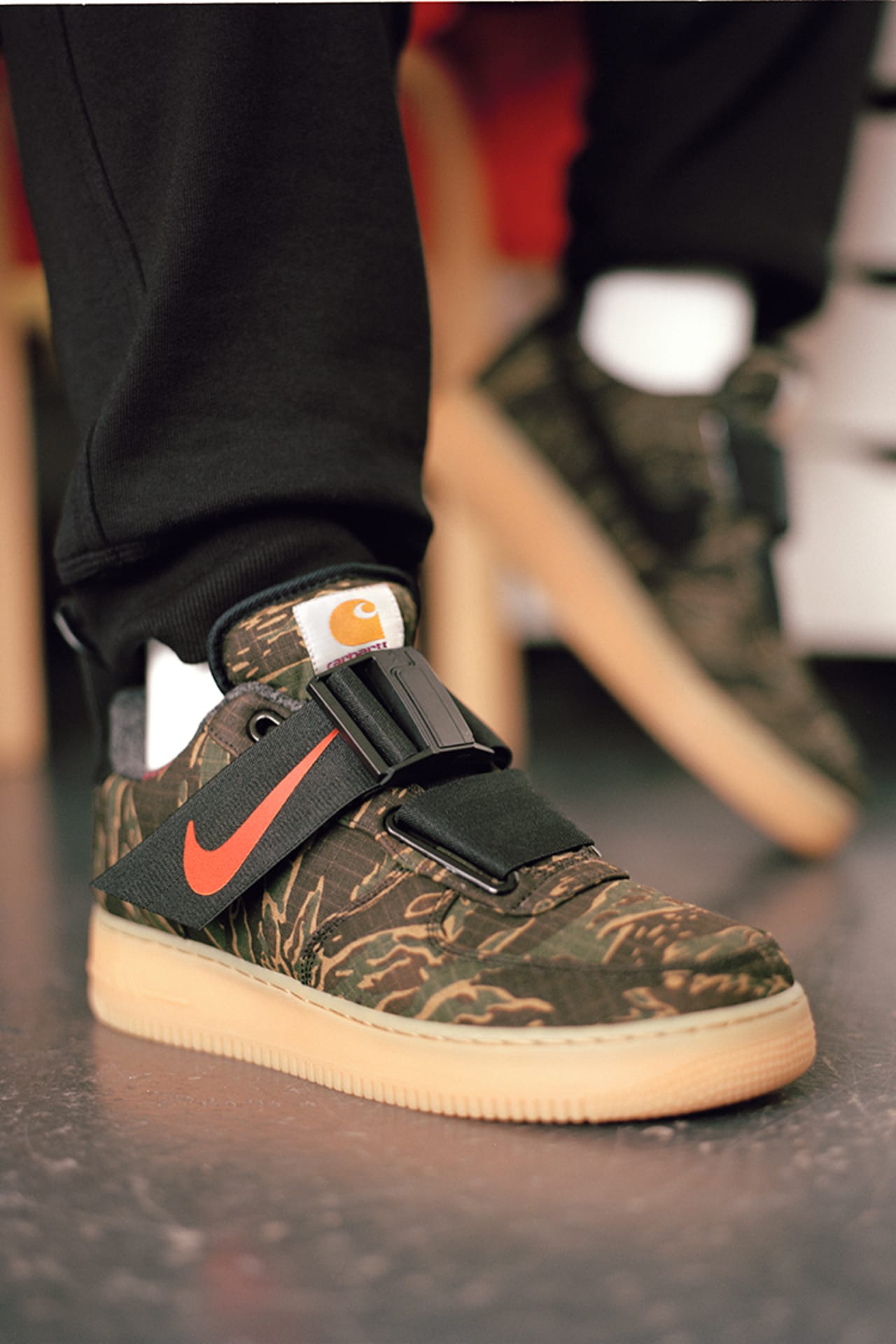 Air Force 1 Utility Low Premium Carhartt WIP Camo Green Gum Light Brown Total Orange Erscheinungsdatum. Nike SNKRS